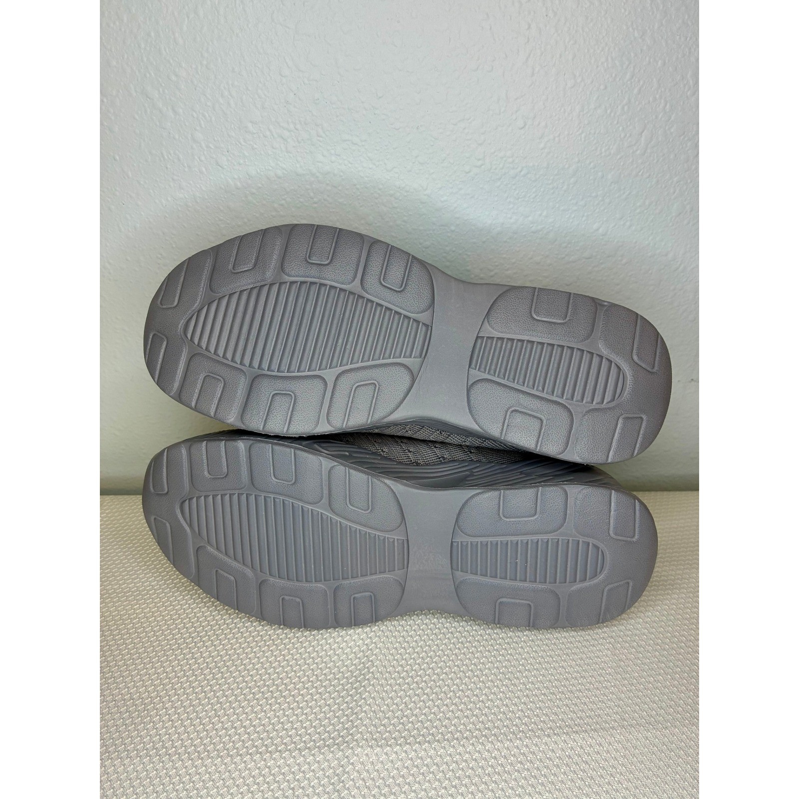 Gray Lightweight Sneakers Size 7.5. non-slip sole. Breathable mesh upper