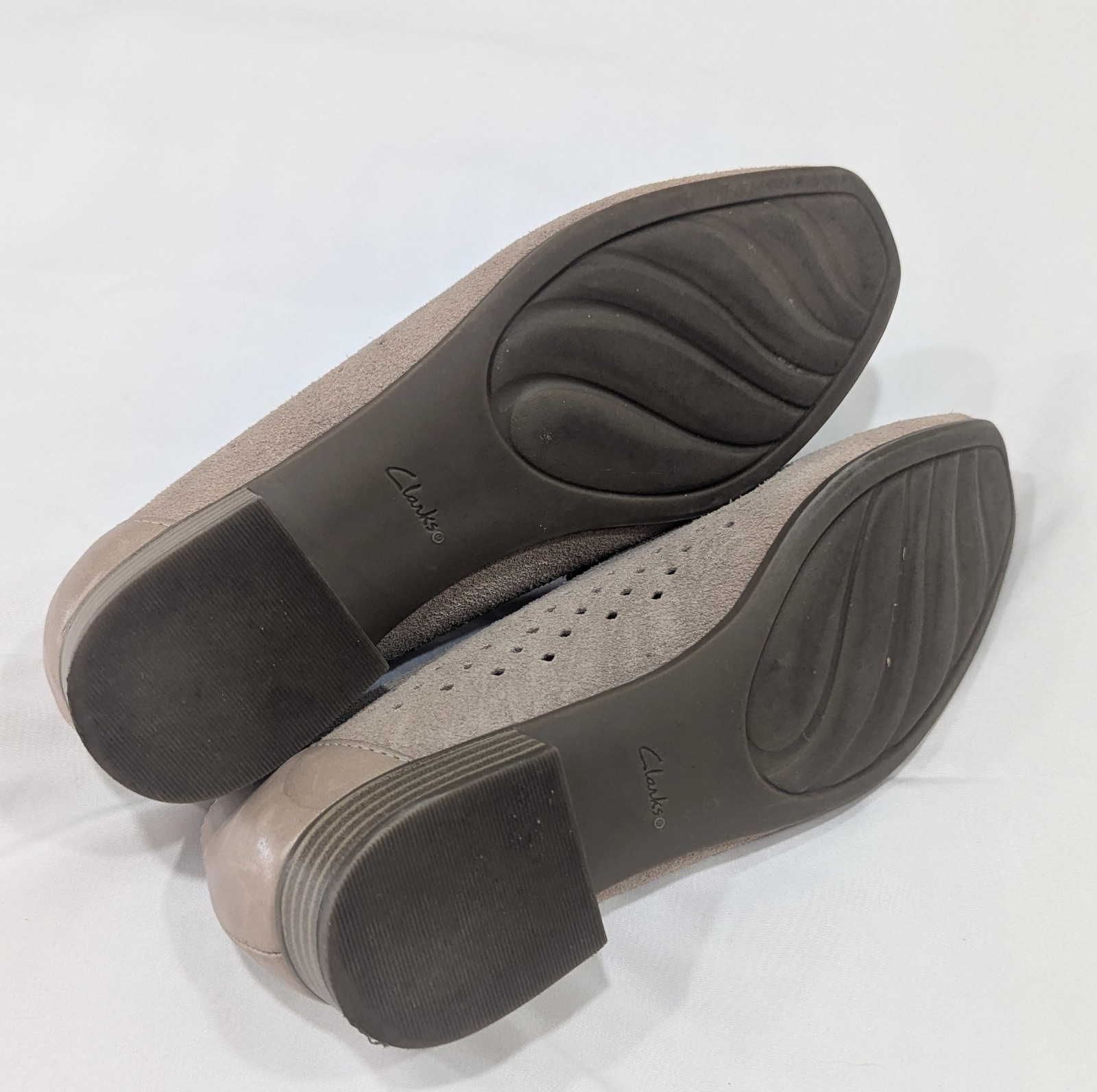 Clarks Juliet Hayes Size 6.5 Tan Suede Perforated Pattern Loafer Flats Women’s