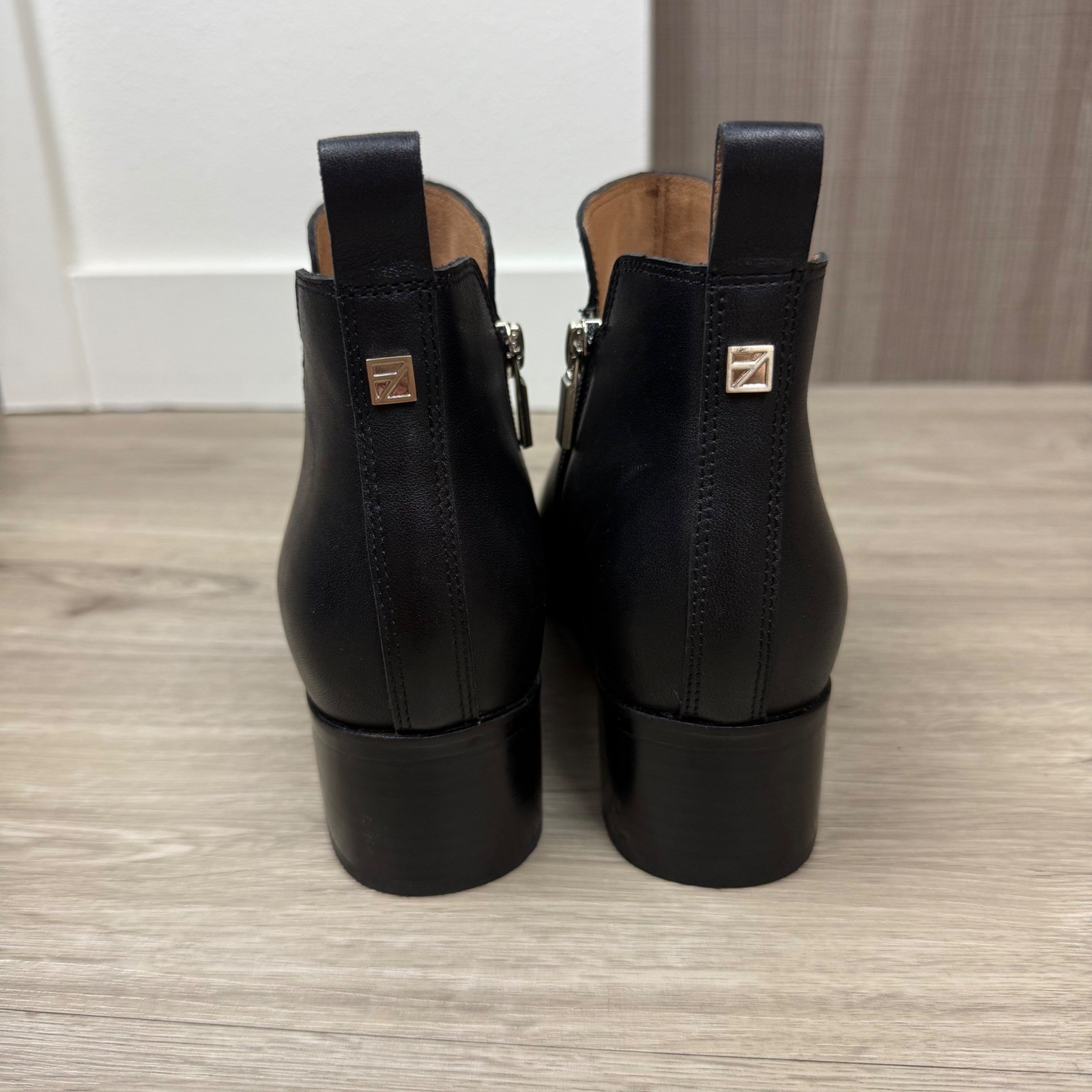 NEW FRANKIE4 Black Reggie Leather Ankle Boots Comfort Arch Support Size 7