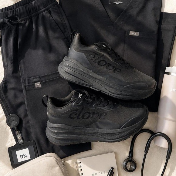 Clove Alto Women’s All Black Nursing Sneakers
