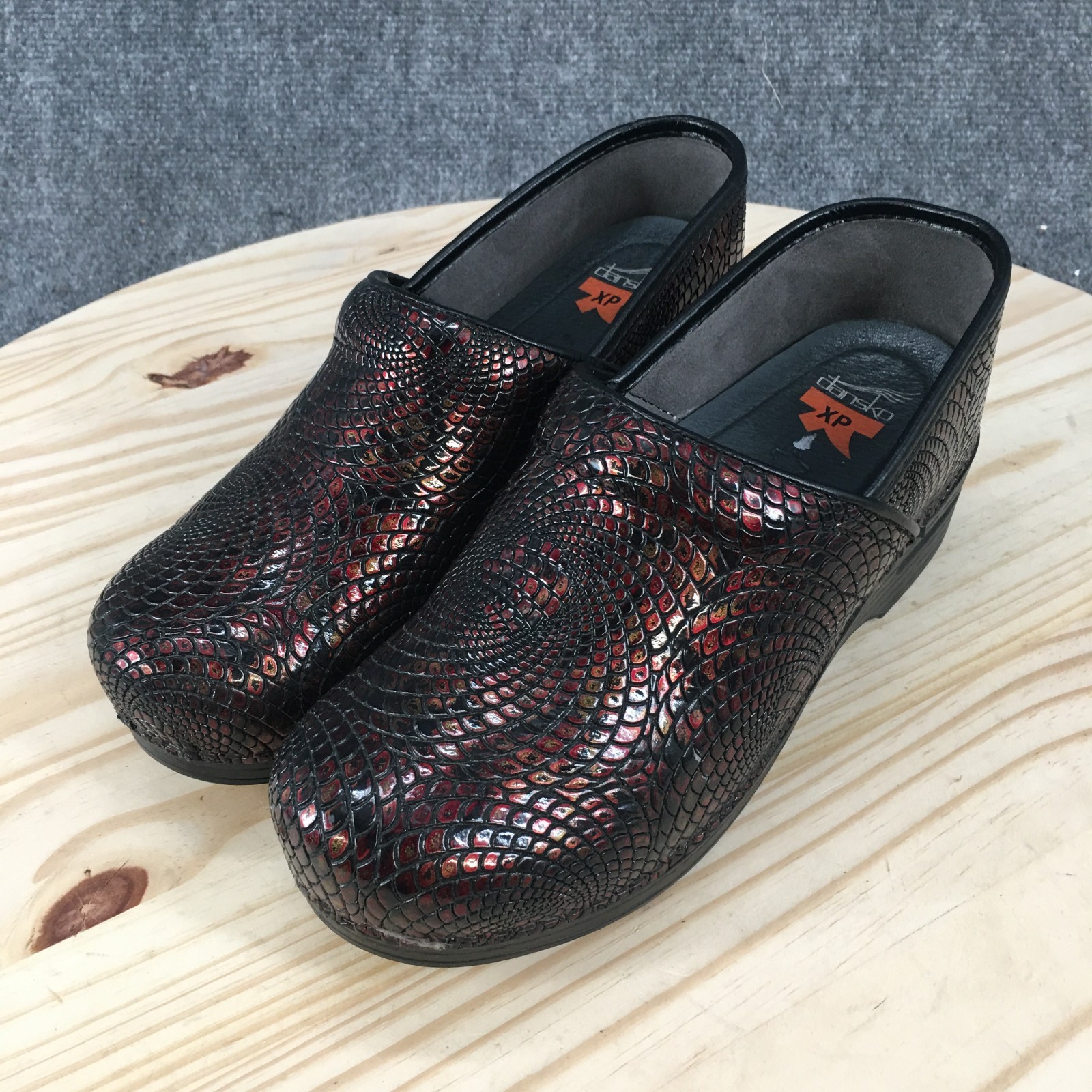 Dansko XP 2.0 Professional Clog Shoes Womens 40 Snake Print Leather Multicolor