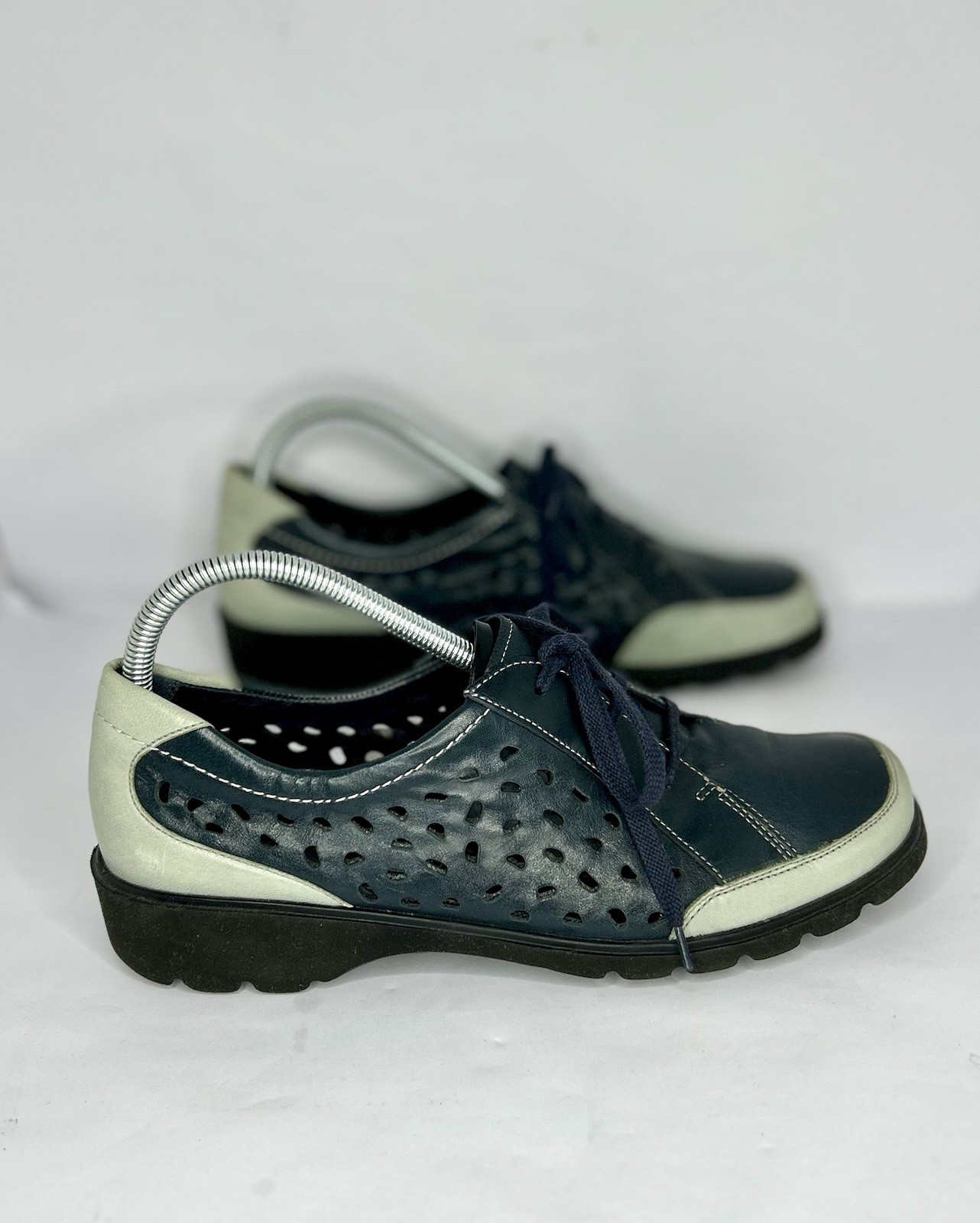 Ara Soft Womens 10 Navy Perforated Leather Sneakers Luftpolster Comfort Shoes