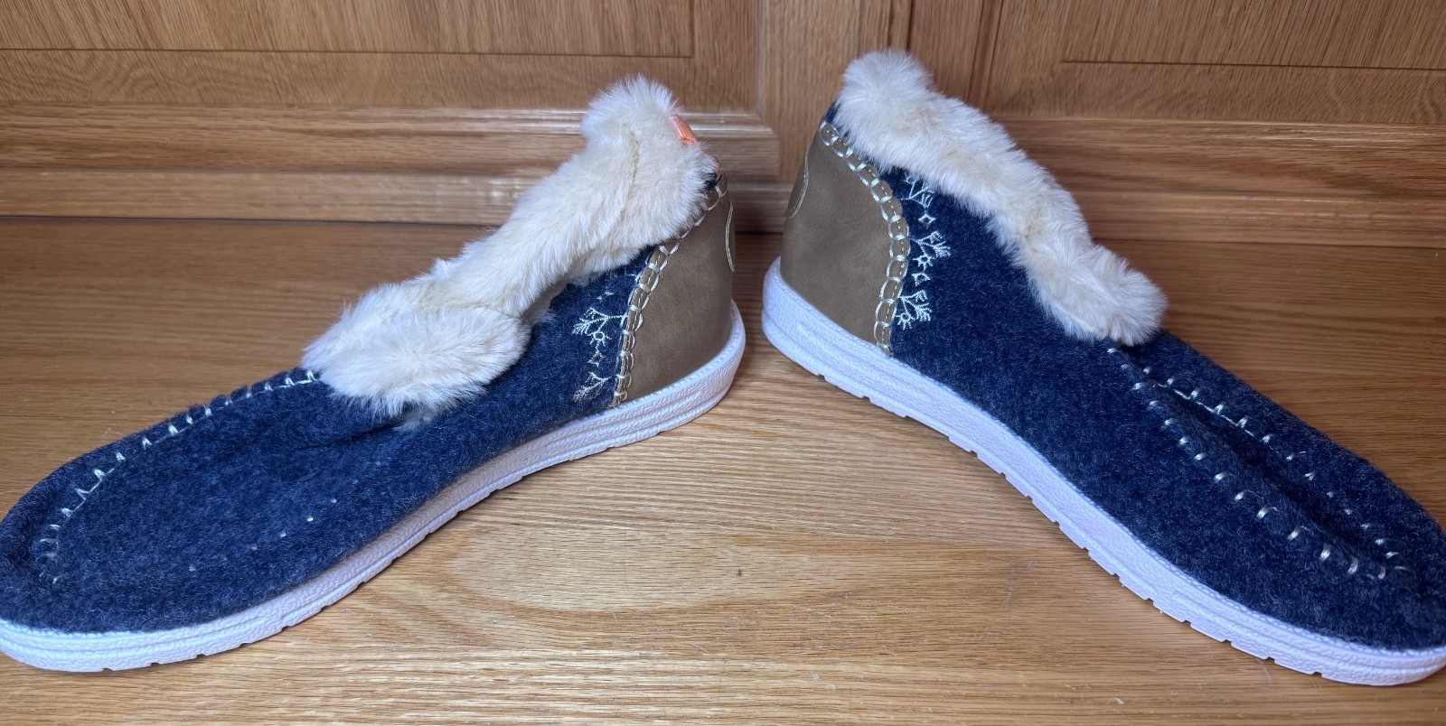 New Women’s Sz 8 1/2 Uk 6.5 Eur 39 Blue Fabric Faux Fur Lined Shoes