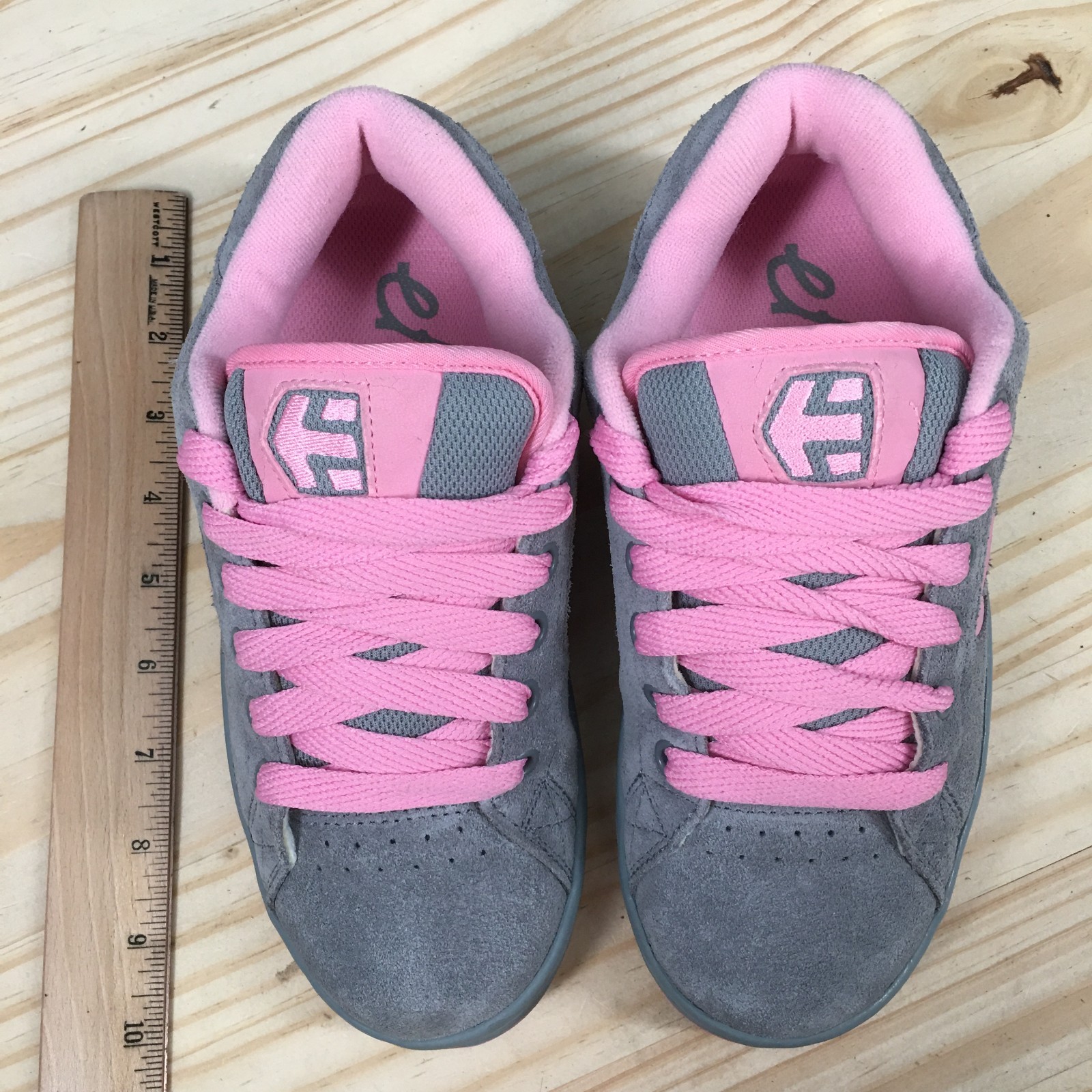Etnies Callicut Shoes Womens 6 Skate Sneakers Lace Up Casual Suede Gray Pink