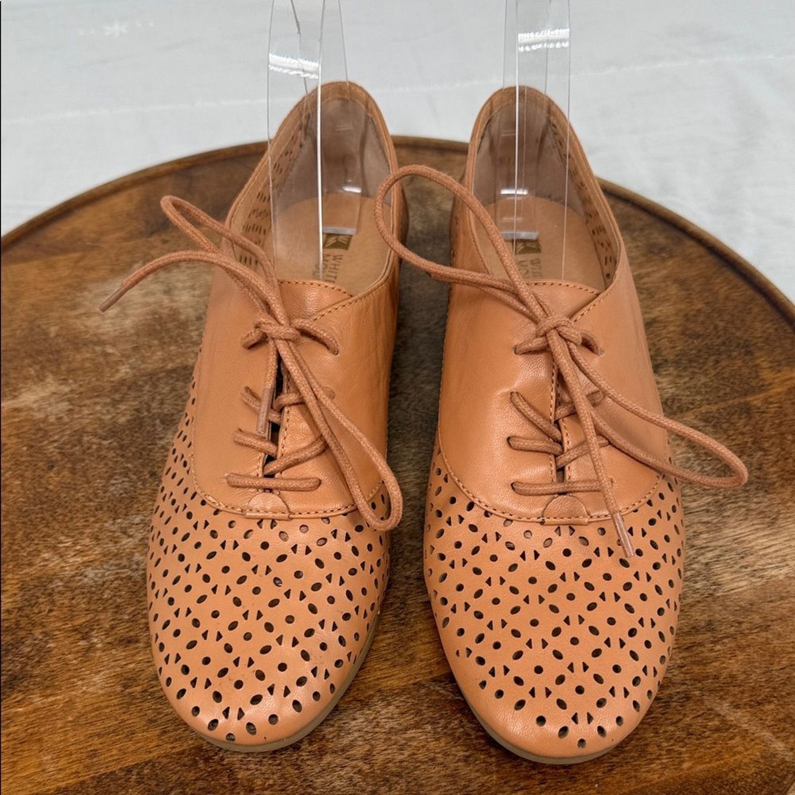 White Mountain Shoes Wm 7.5 M Tan Perforated Leather Lace Up Oxford Laser Cut