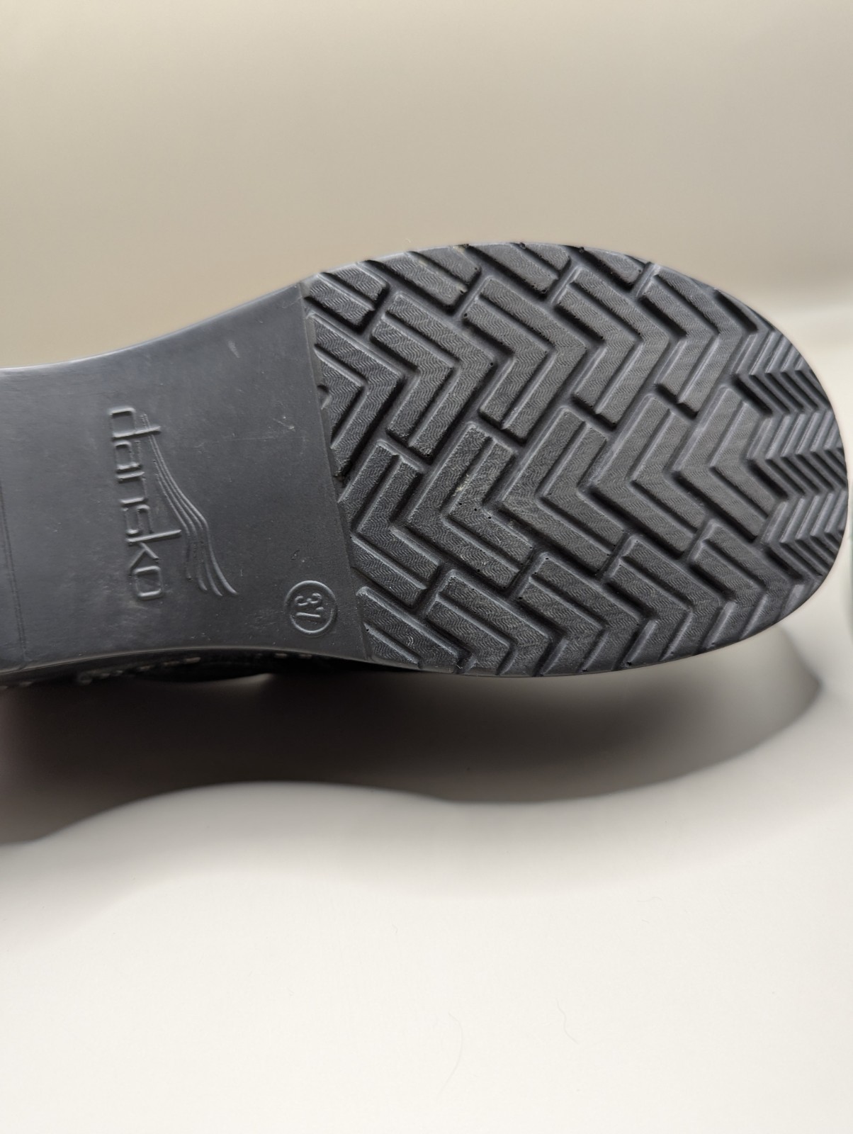 Dansko Professional Black Tooled Leather Clogs NWOB Women’s Size 37 (6.5-7)