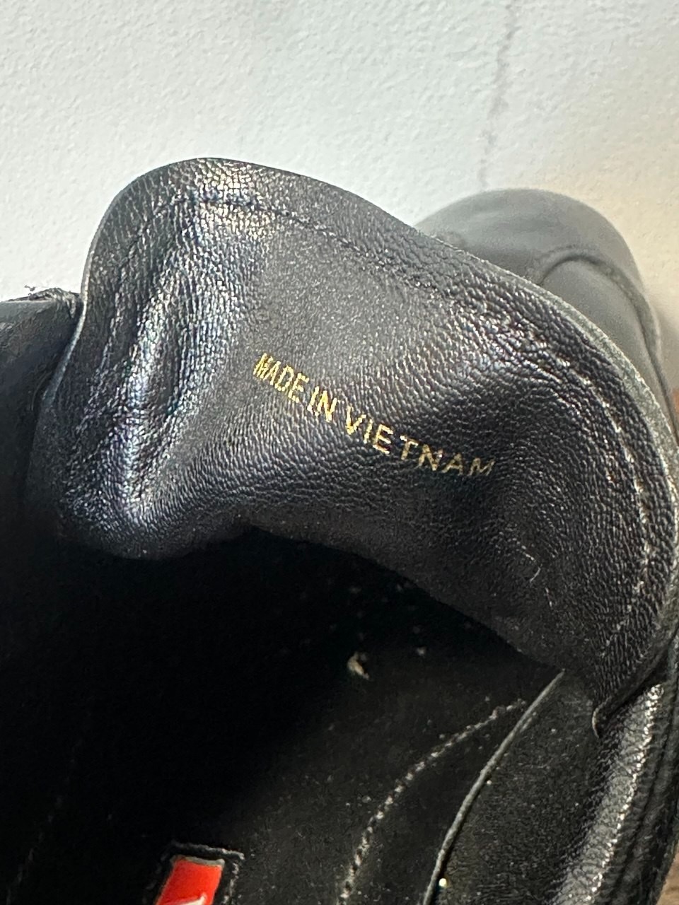 Vintage Prada Leather Sneakers 38 size 3E5793