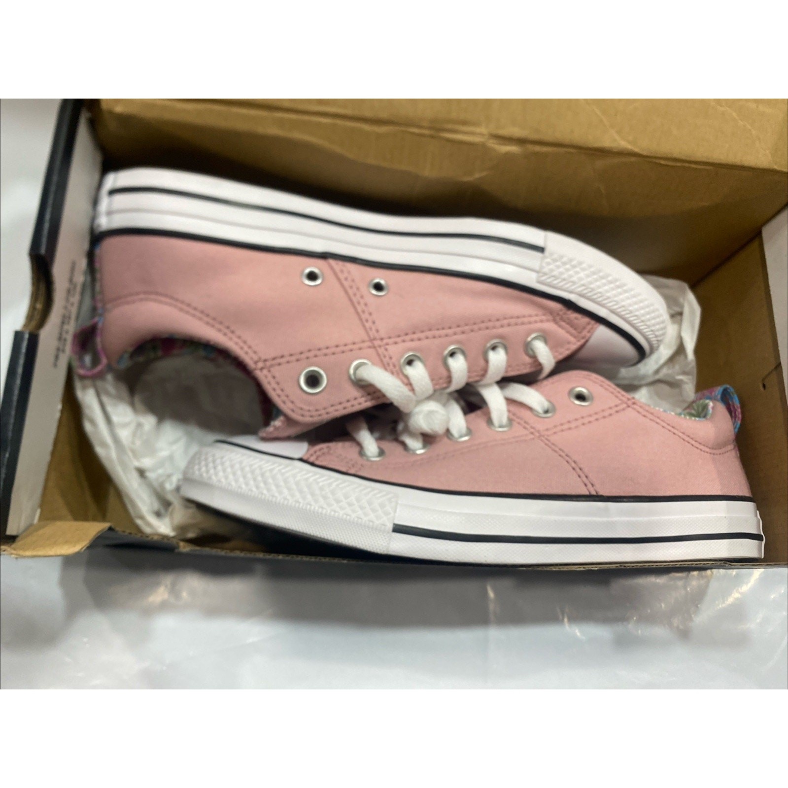 NWT Converse Women’s Chuck Taylor All Star Madison Sneaker,Pink/White/Black,9