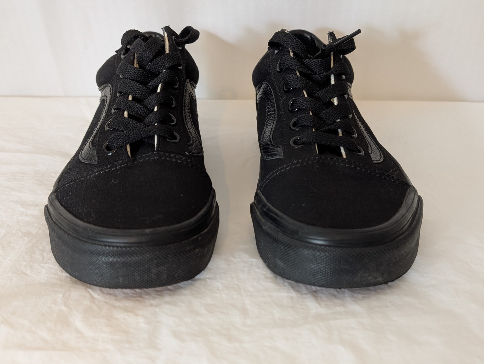 VAN’S LACE UP SKATEBOARD SHOE WOMEN’S 7 MEN’S 5 EUR 37