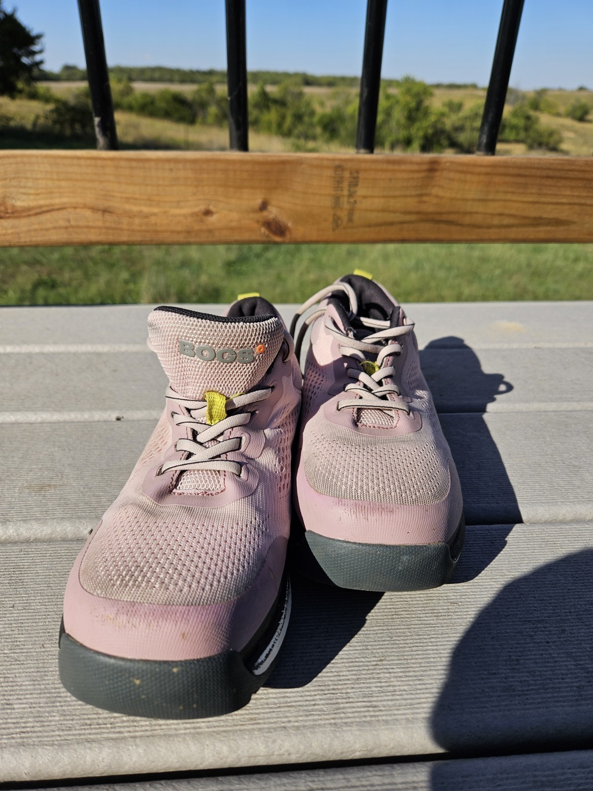 Women’s Sz 8.5 Pink & Black Bogs Bogs Grip Slip Resistant Steel Toe Work Shoe