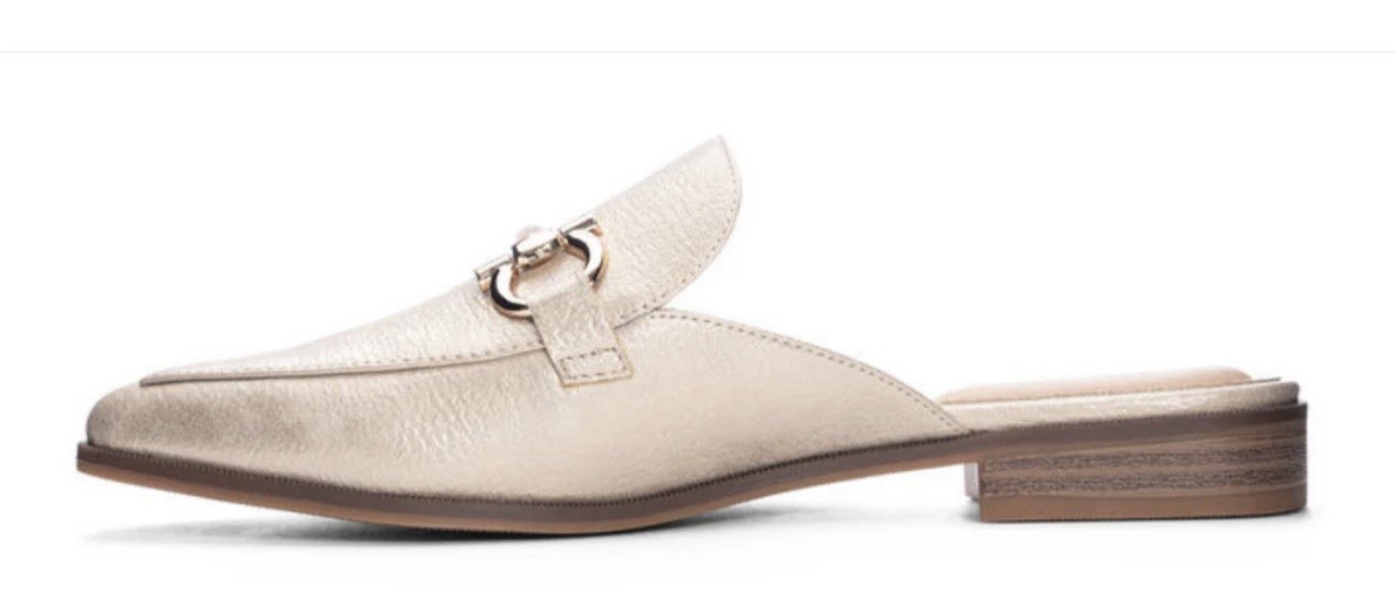 CL- Chinese Laundry Score Mule in Textured Glitz Gold New In Box Size 6-1/2