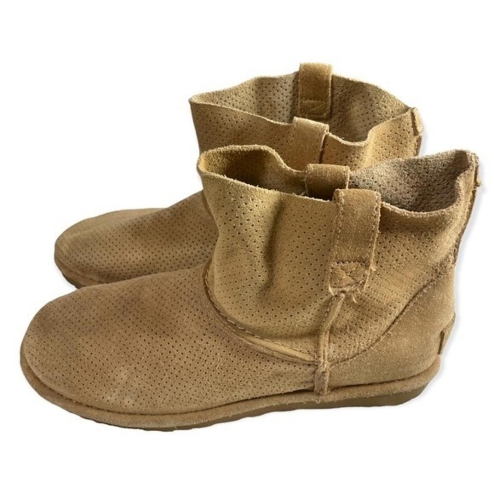 UGG Women’s Classic Unlined Mini Perf Winter Boot Color Tawny Size 9 S/N 1016852