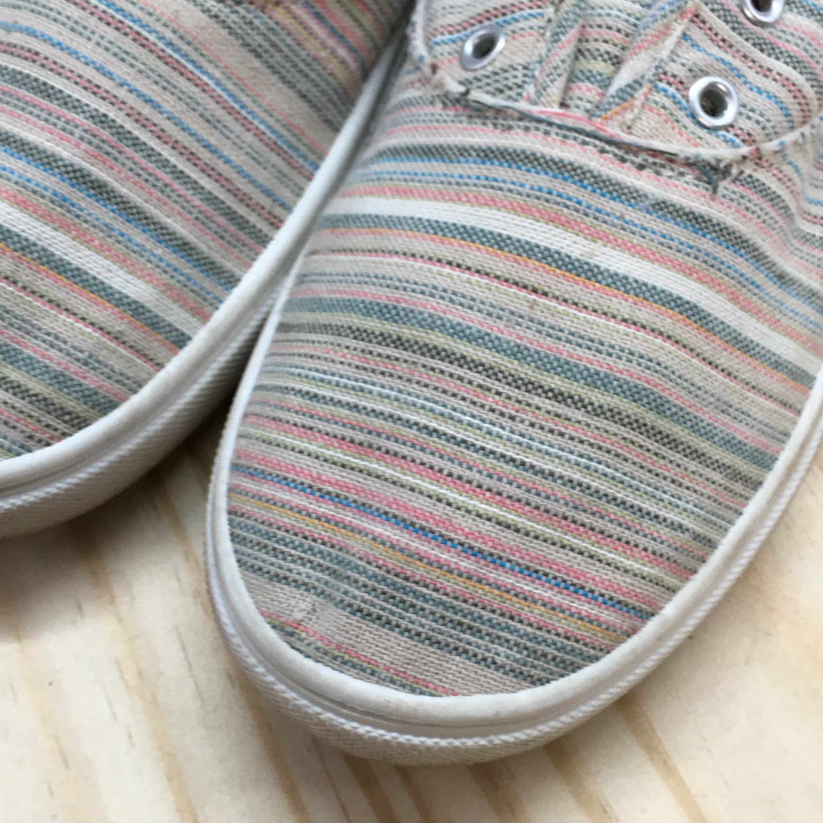 Just Be Shoes Womens 6 Sneakers Multicolor Canvas Lace Up Round Toe Casual 57623