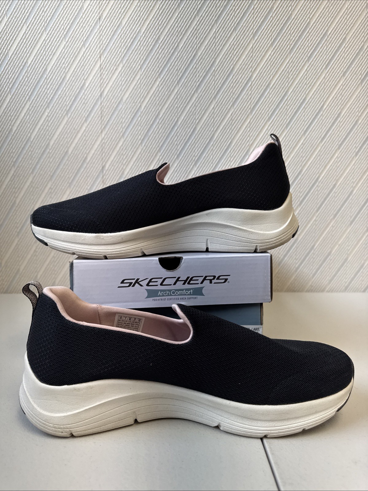 Skechers Arch Comfort Women’s Slip-On Shoes Black Arch Support US 10- 1612866
