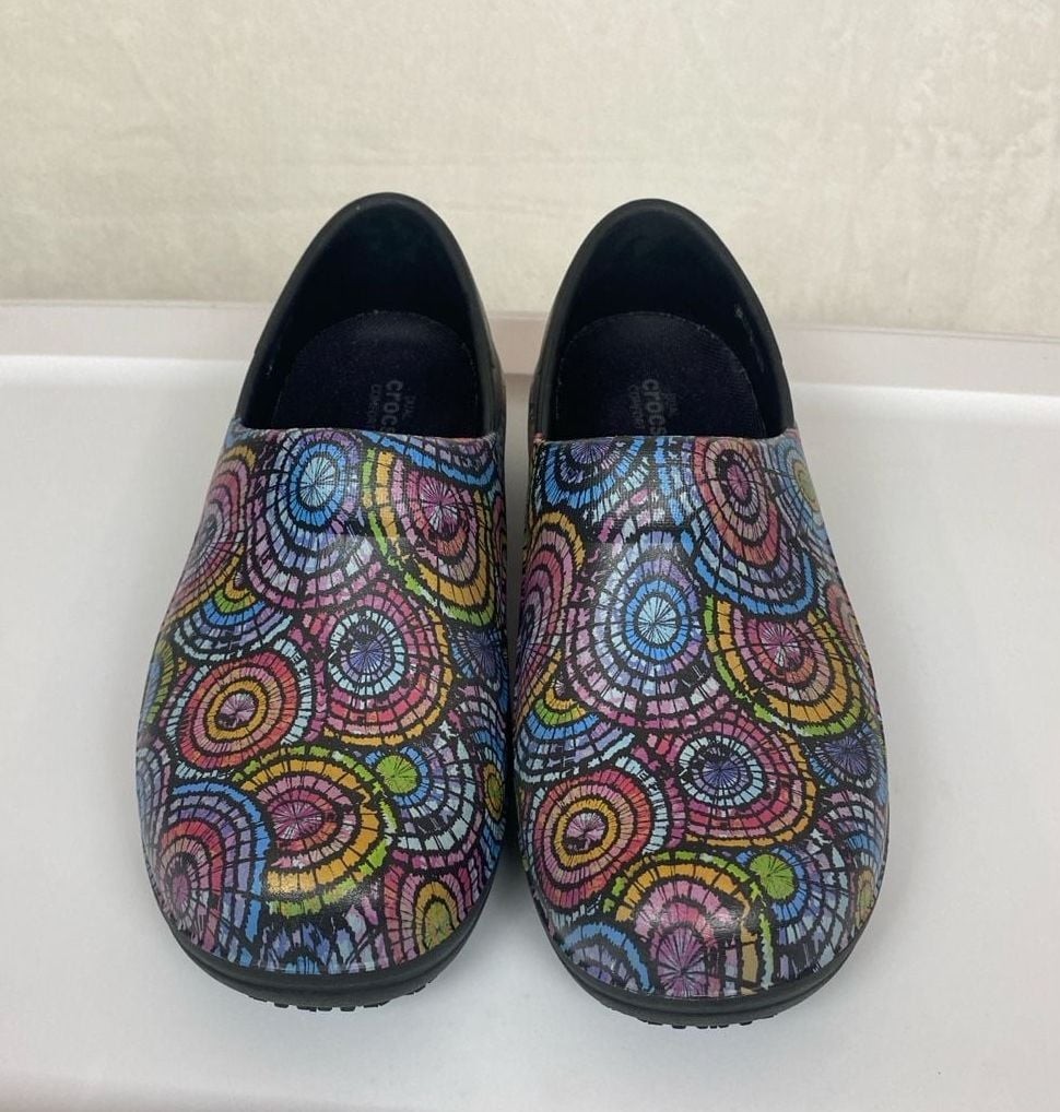 Crocs Neria Pro II Graphic Clog Multi-Color Circle Print