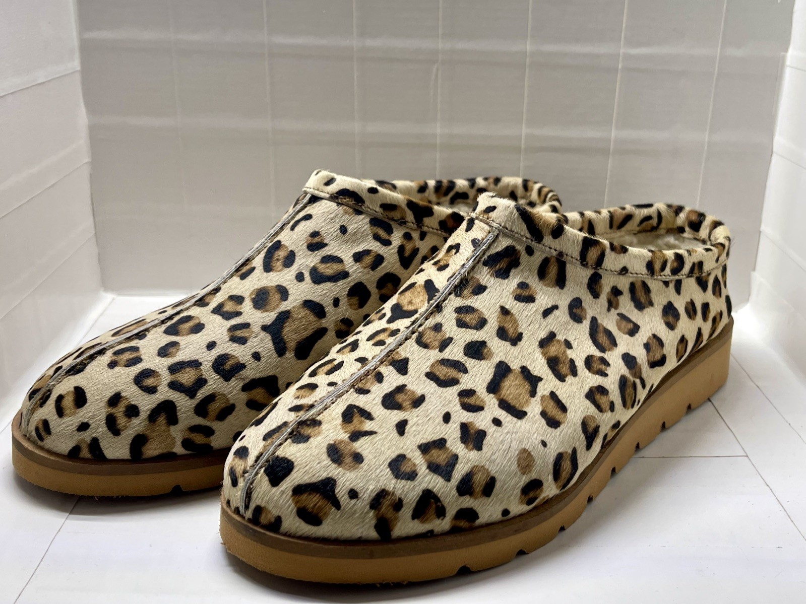 ENJOIYA Chelsey Leopard Print Fleece-lined Round Toe Slide Shoes! Fast Shipping!