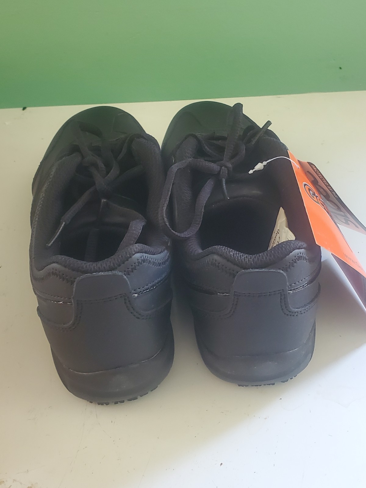 NEW Genuine Grip 210 Women’s Slip Resistant Work Shoes Black Size 6W Wide –…