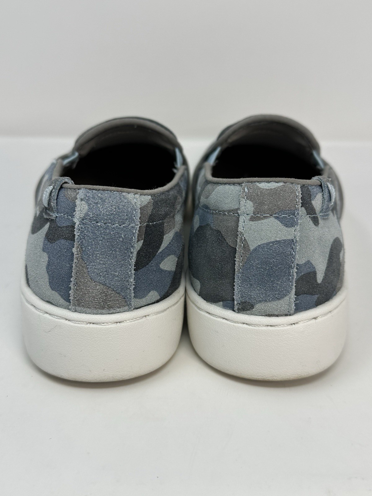 Vionic Avery Camo Grey Suede Slip On Sneaker Womens Sz 7 Vio-Grip Slip Resistant