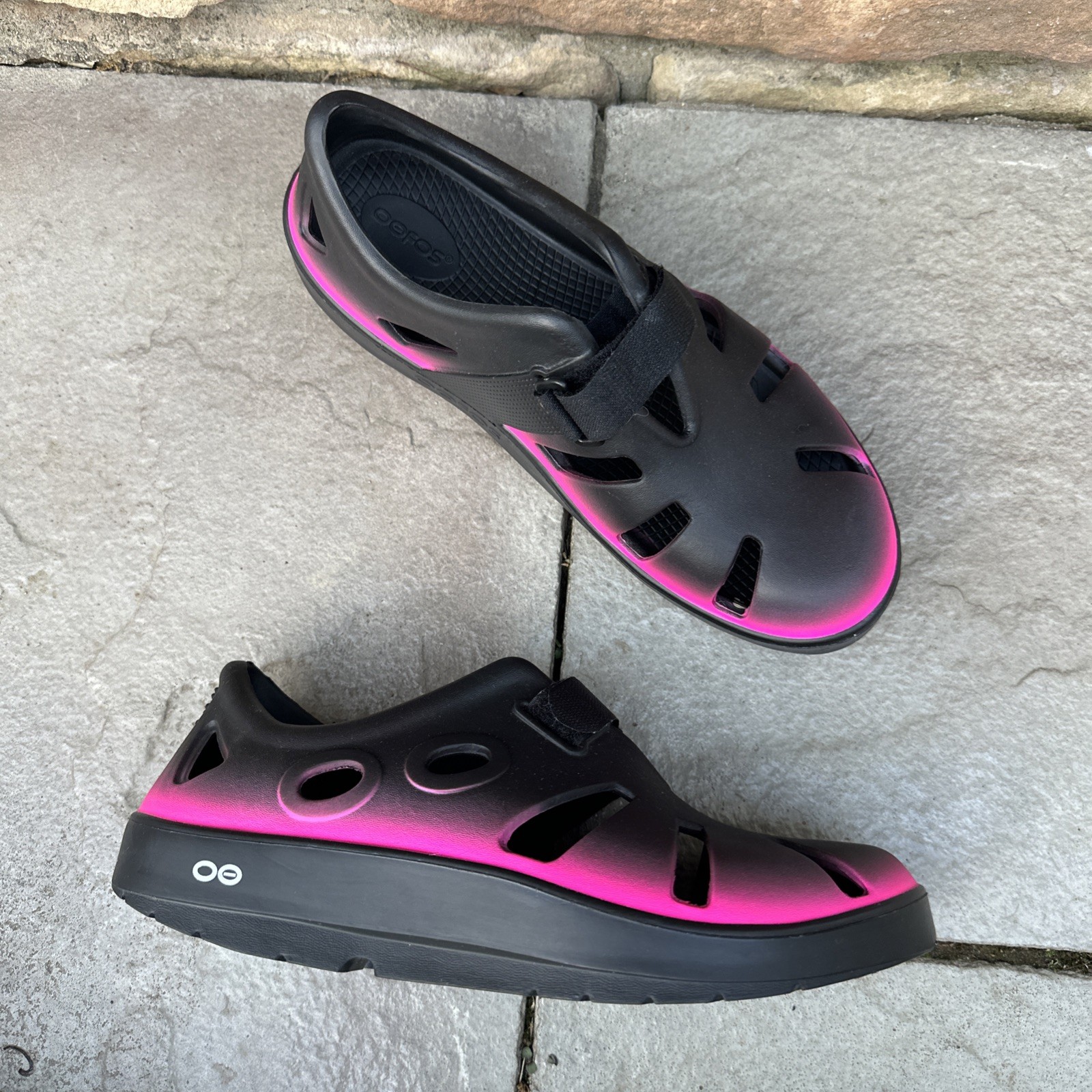 Oofos Women’s 12 Men’s 10 OOcandoo Slip-on Recovery Sandal Shoe Black/Pink Ombré