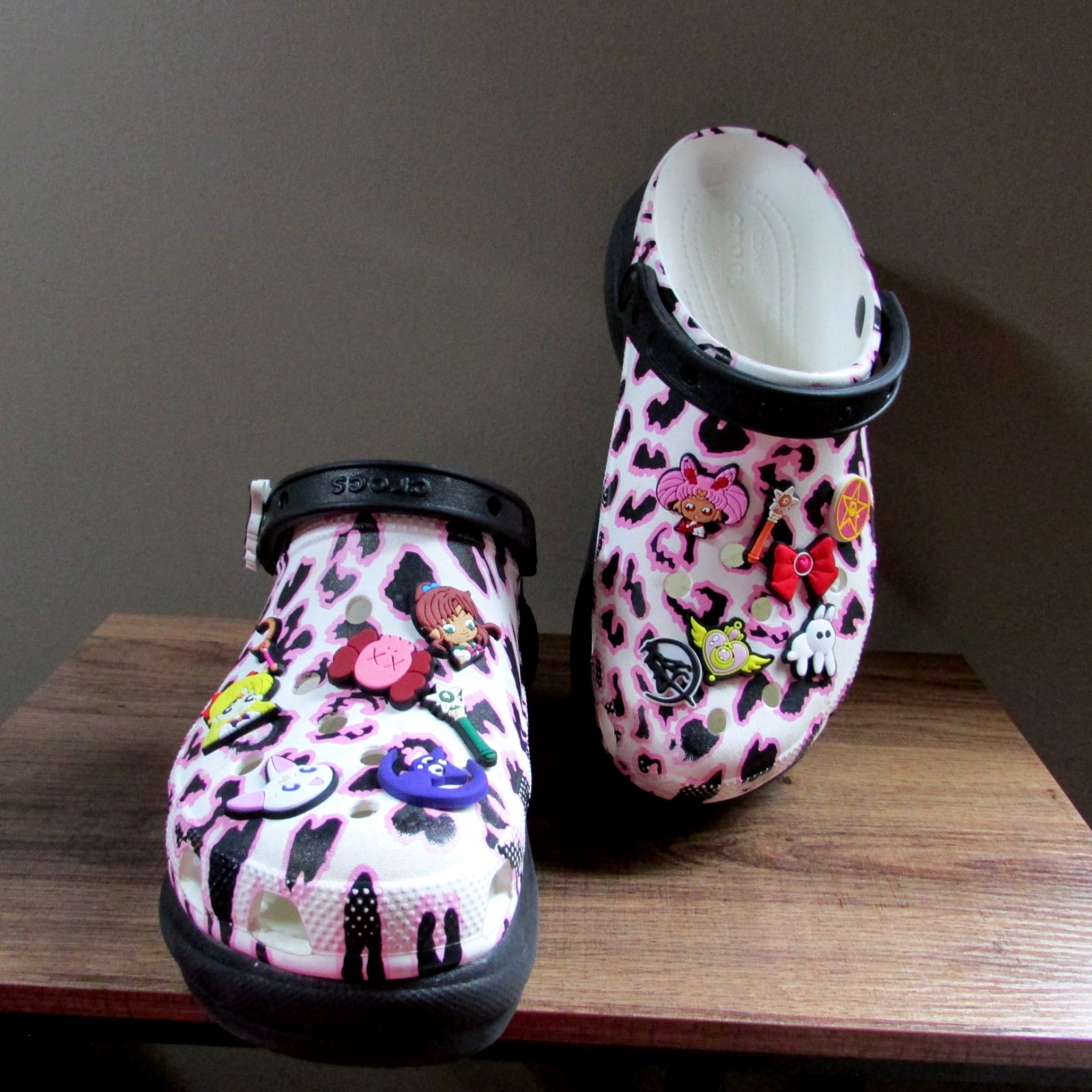 CROCS Ron English Party Animals Bae Limited Edt platform leopard/jibbitz clogs 9