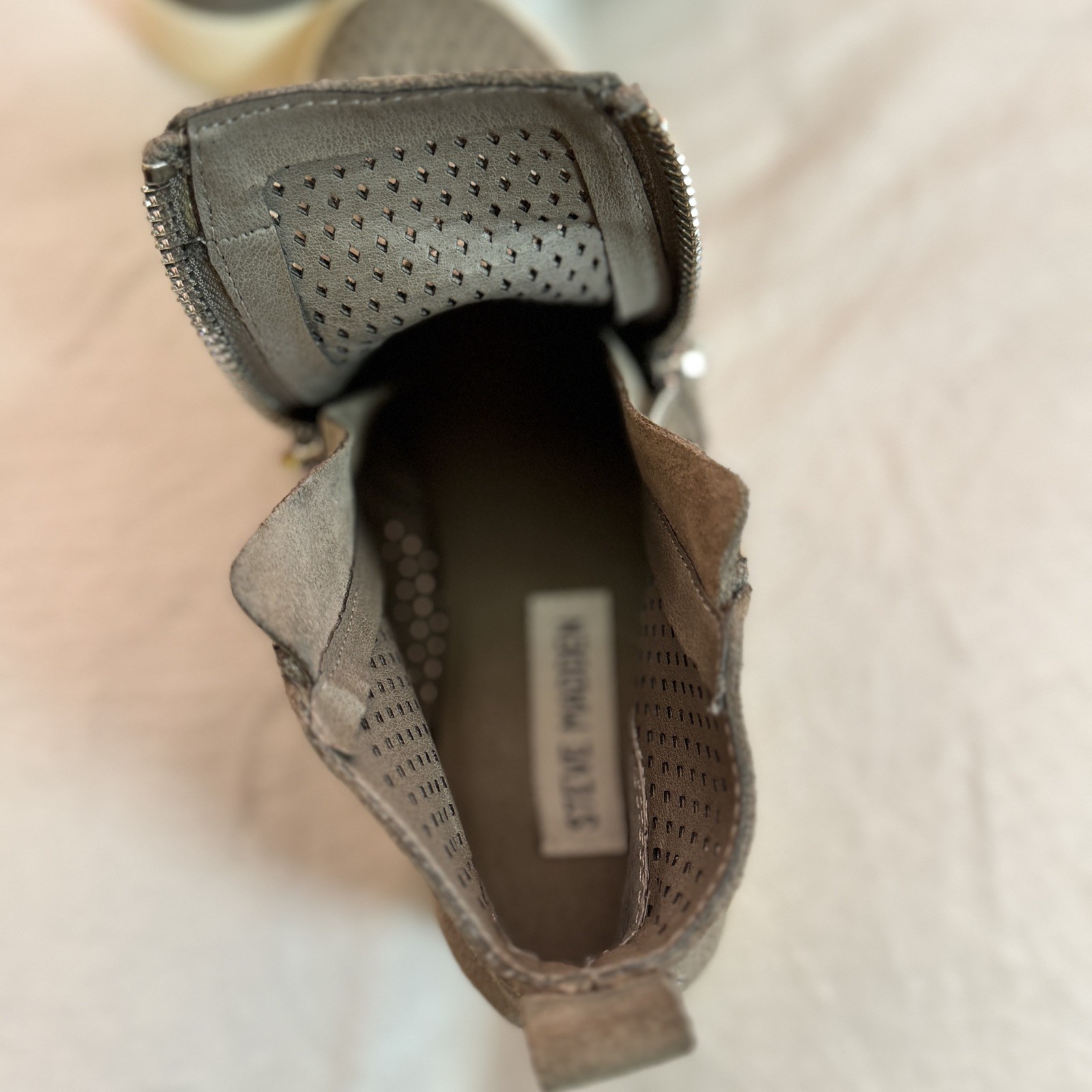 Steve Madden Shoes Womens Size 7M Tan Suede Laser Cut Wedgie Wedge Zip Sneakers