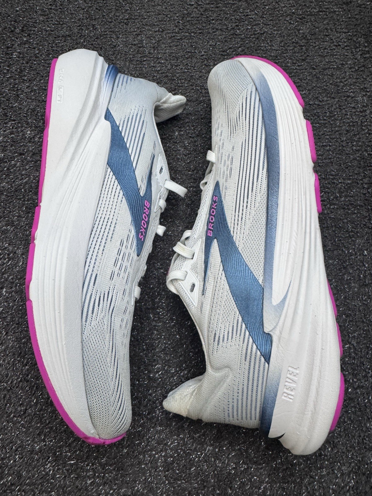 Brooks Revel 8 Women’s Size 8 Running & Walking Shoe White/Moonlight/Pink