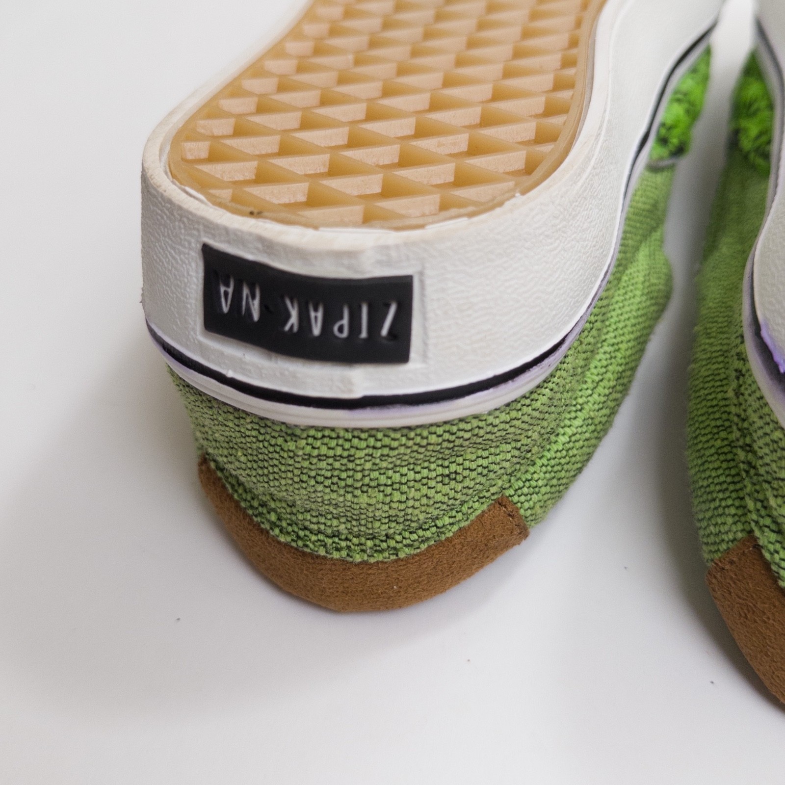 Zipak-Na Mexico Handmade Embroidered Women’s Slip On Shoes Green Floral Size 7