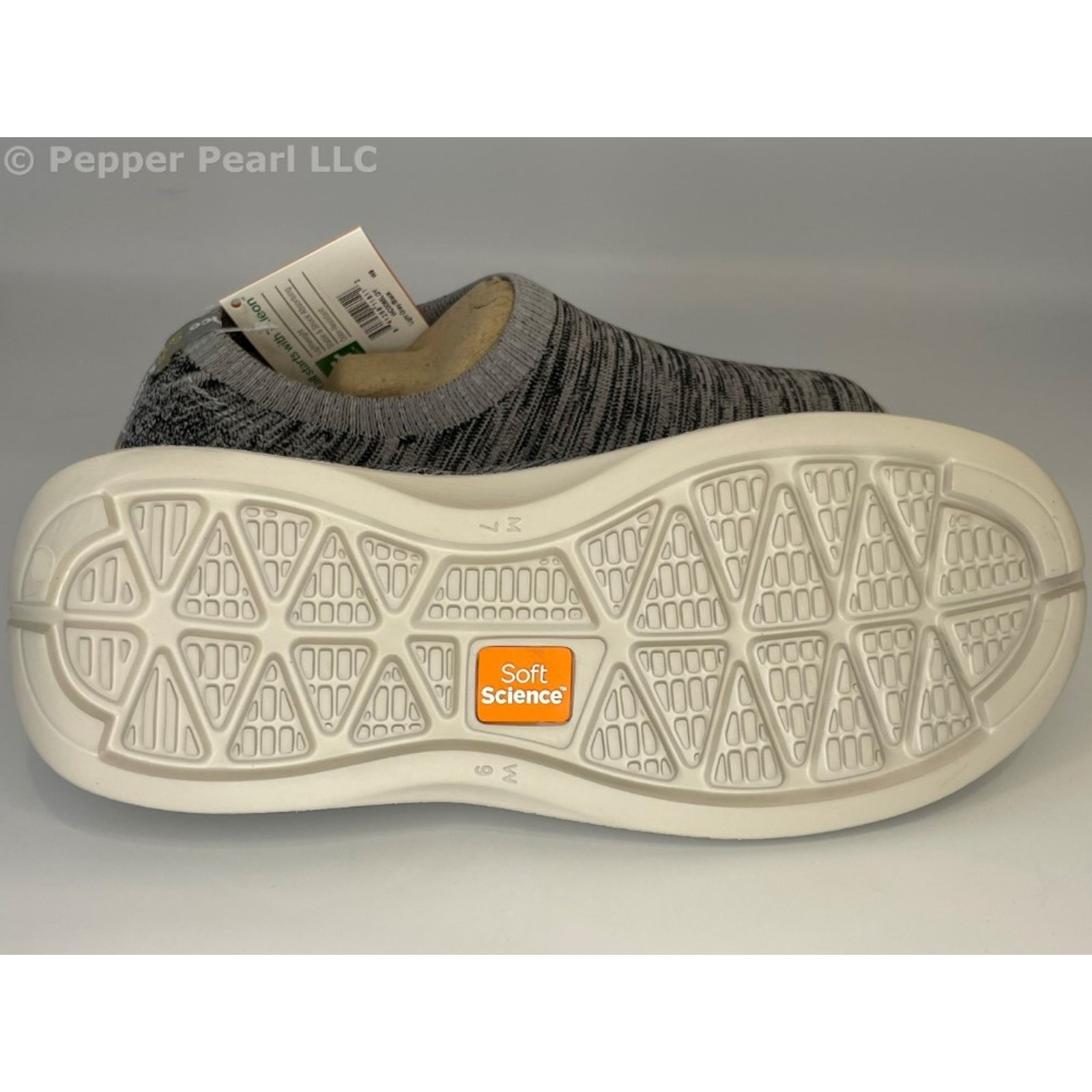 Women’s Comfort Shoe Slip-On Water and Slip Resistant Size 9 Light Grey