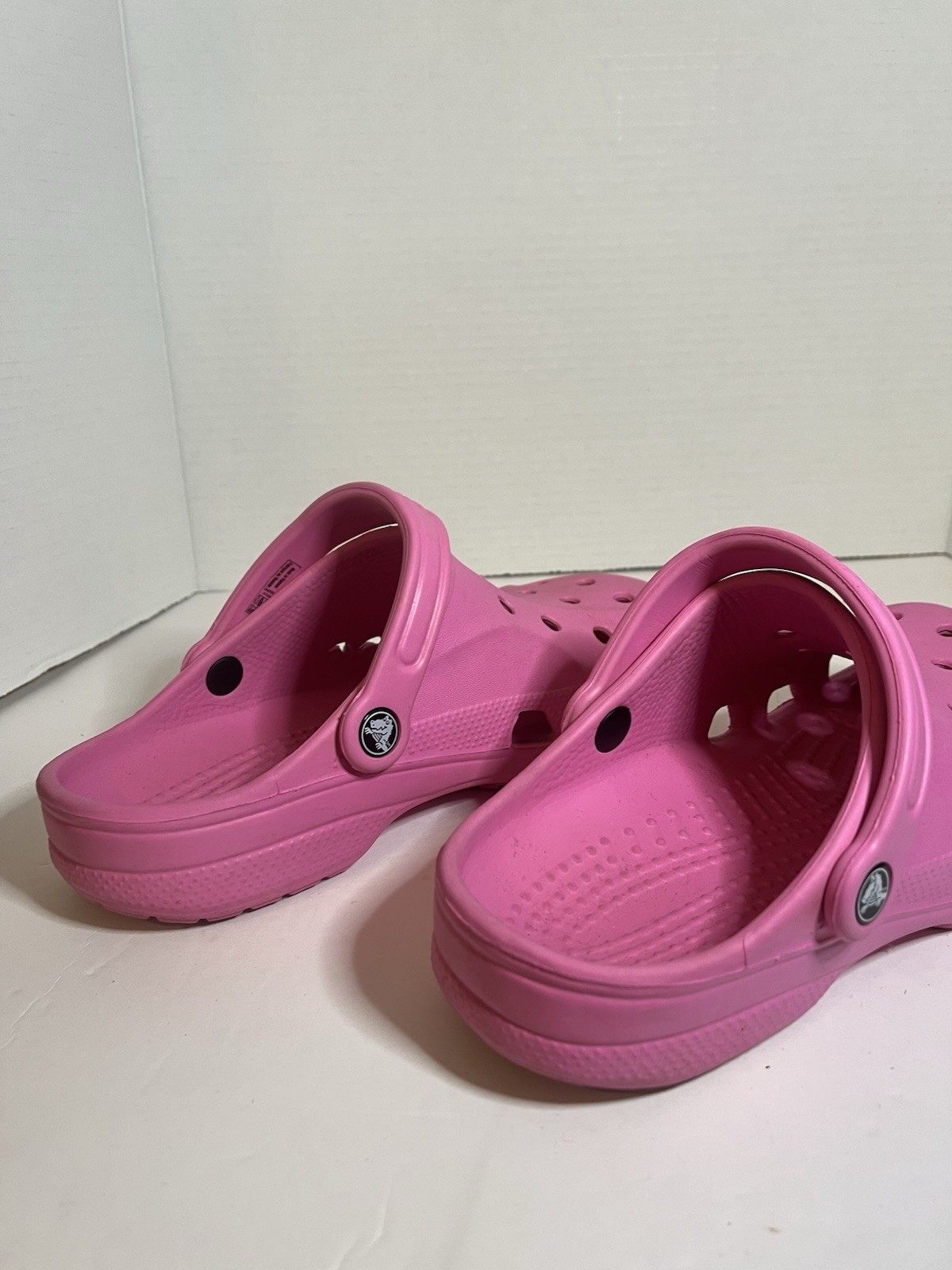 Crocs Baya Clogs Electric Pink Unisex M7 W9 Slip On Shoes EUC