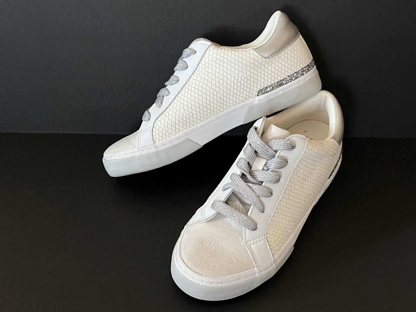 EUC A New Day Women’s Maddison Sneakers Shoes White Beige Silver Glitter Sz 6.5