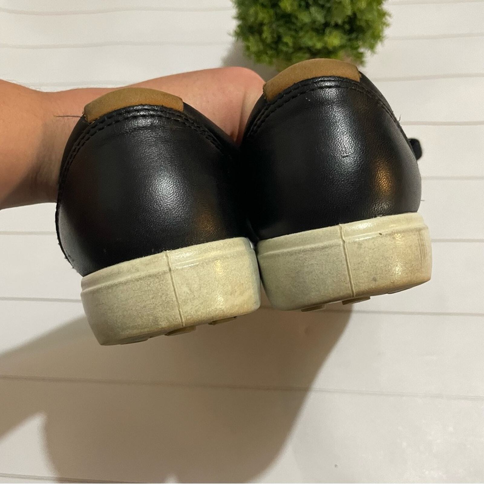 ECCO Black Leather Lave Up Sneakers Shoes Women’s Size EY 38 US 7