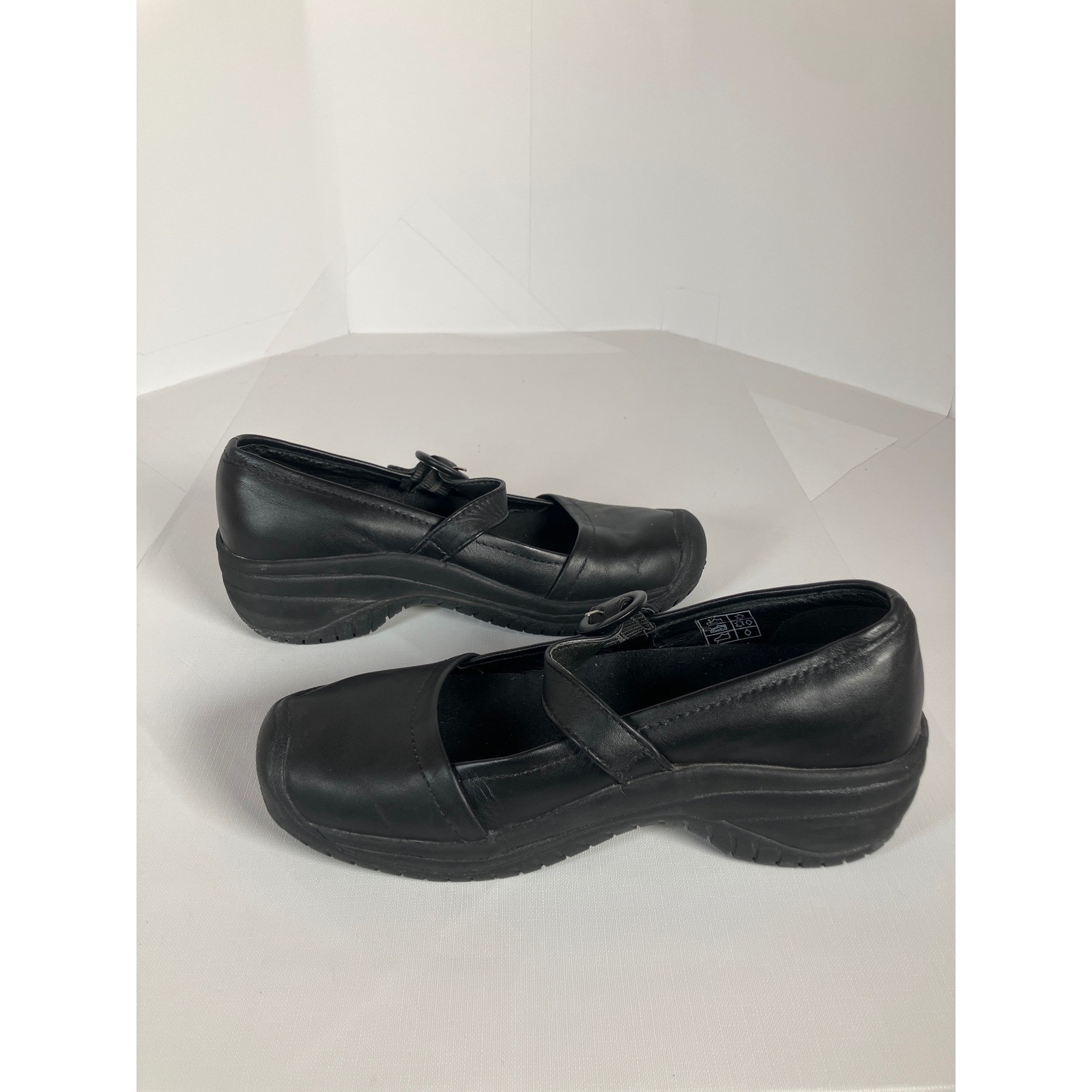 Keen Women 6 Black Leather Mary Jane Slip Resistant Work Shoes 5368-BLCK Cush