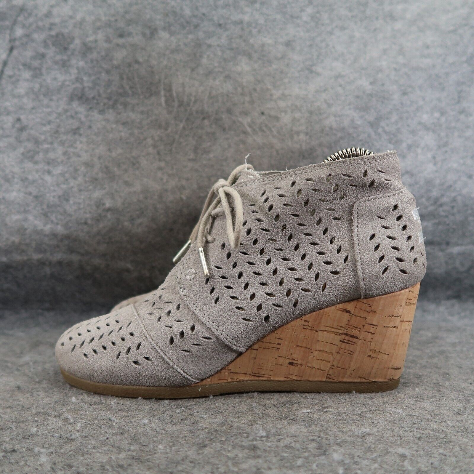 Toms Shoes Womens 7.5 Bootie Desert Wedge Drizzle Grey Suede Perforated Leaf