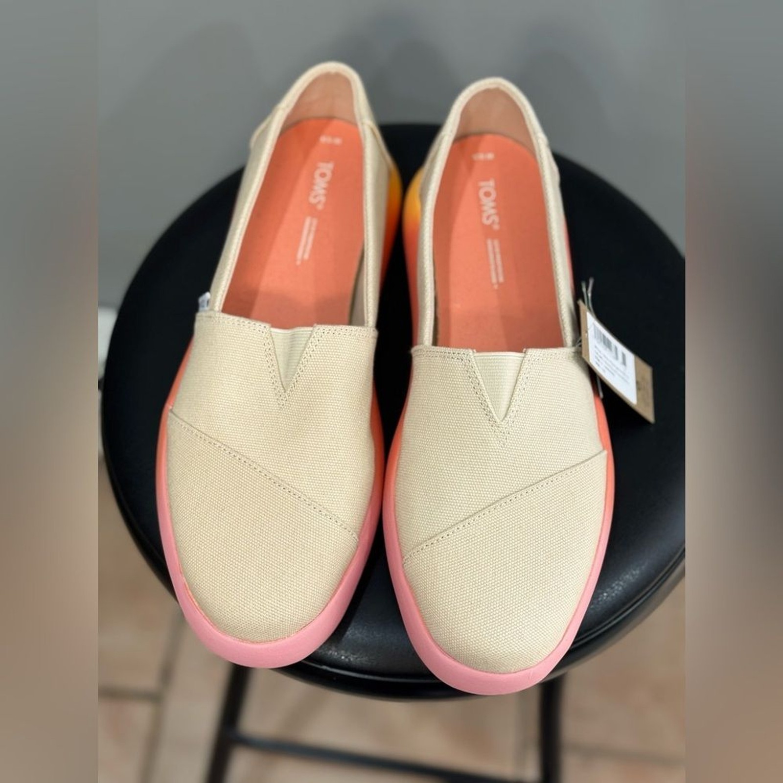 SALE! Women’s Cream Toms Canvas Ombré Shoes Size 9.5 NWT