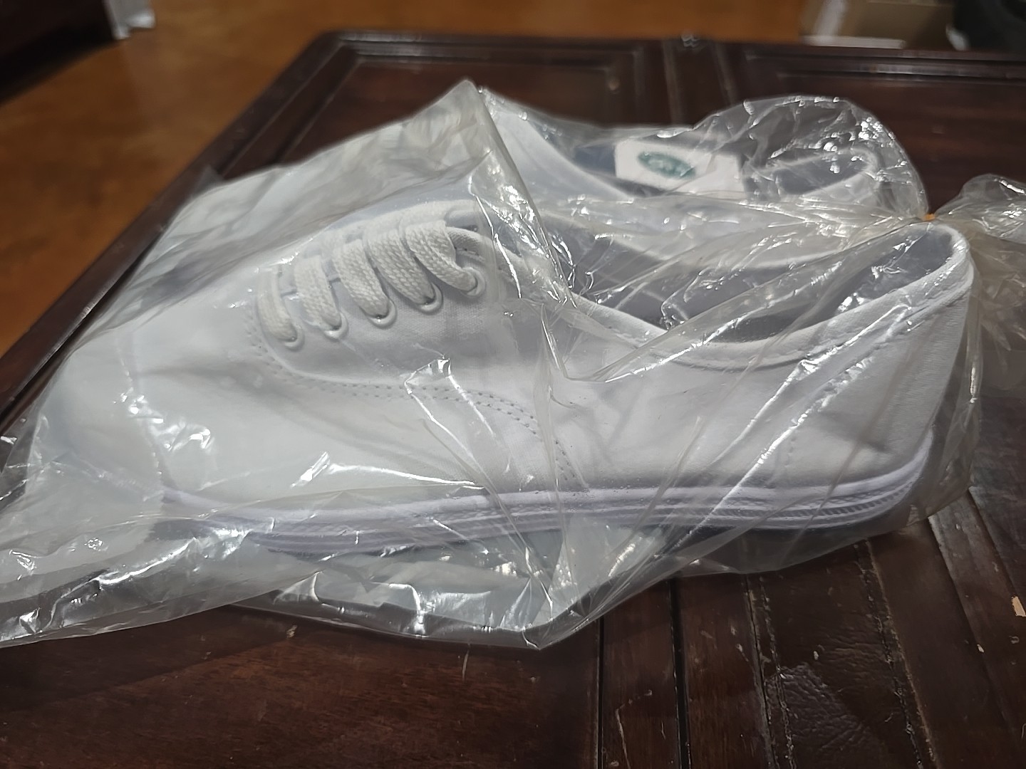 Women’s White Lunea Shoes Universal Thread Size 9W New With Tags In The Bag
