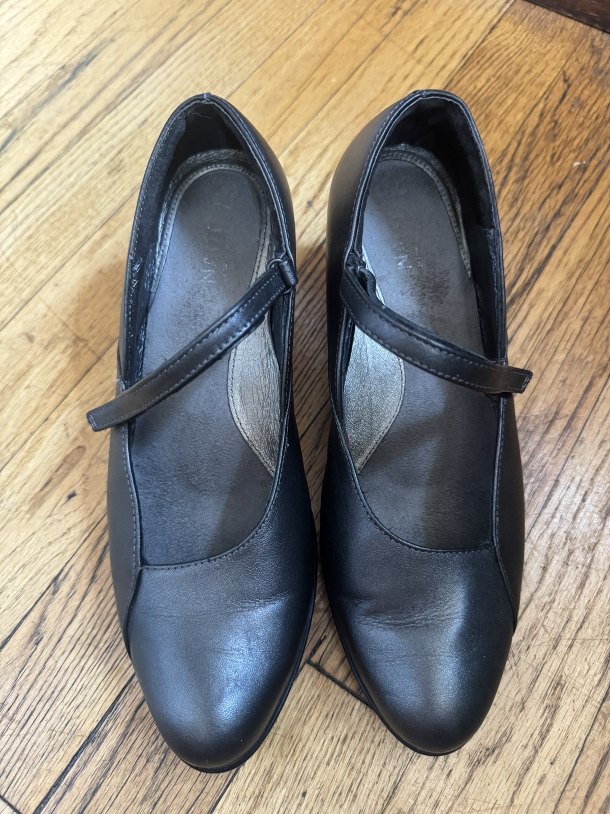 NAOT Mary Jane Shoes Women’s Size EU 39 /8-8.5 Metallic Gray Leather Heels Pumps
