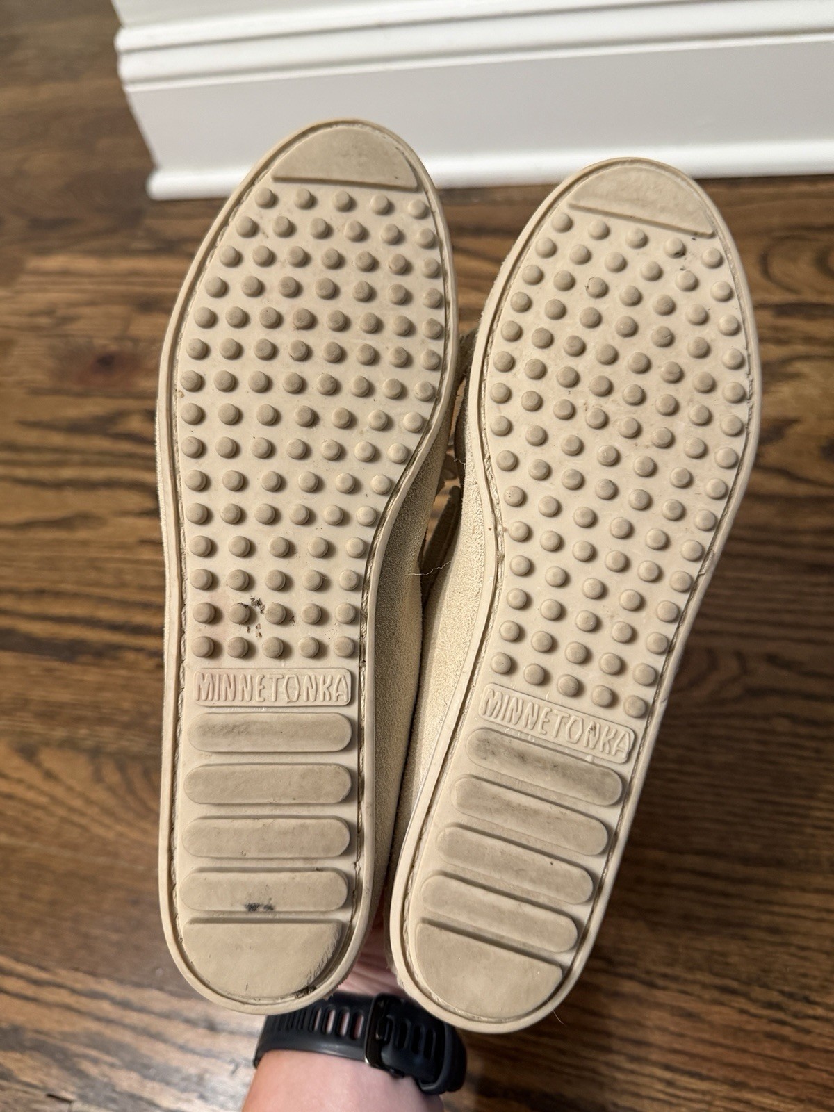 Minnetonka 4308 Kilty Plus Moc Beige Moccasin Shoes Women’s 7.5