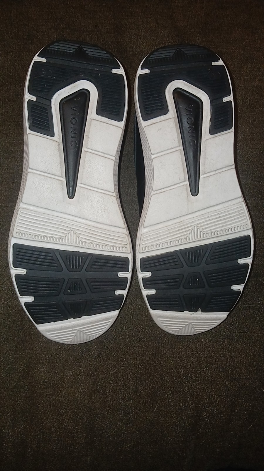 vionic women sneakers (Basically brand new very little wear.)