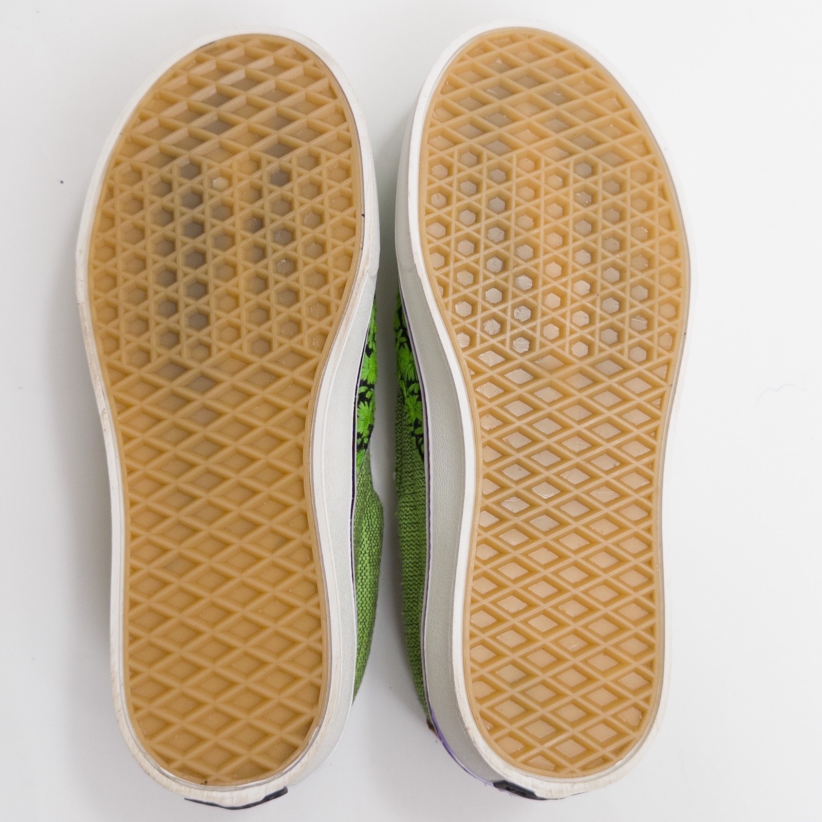 Zipak-Na Mexico Handmade Embroidered Women’s Slip On Shoes Green Floral Size 7