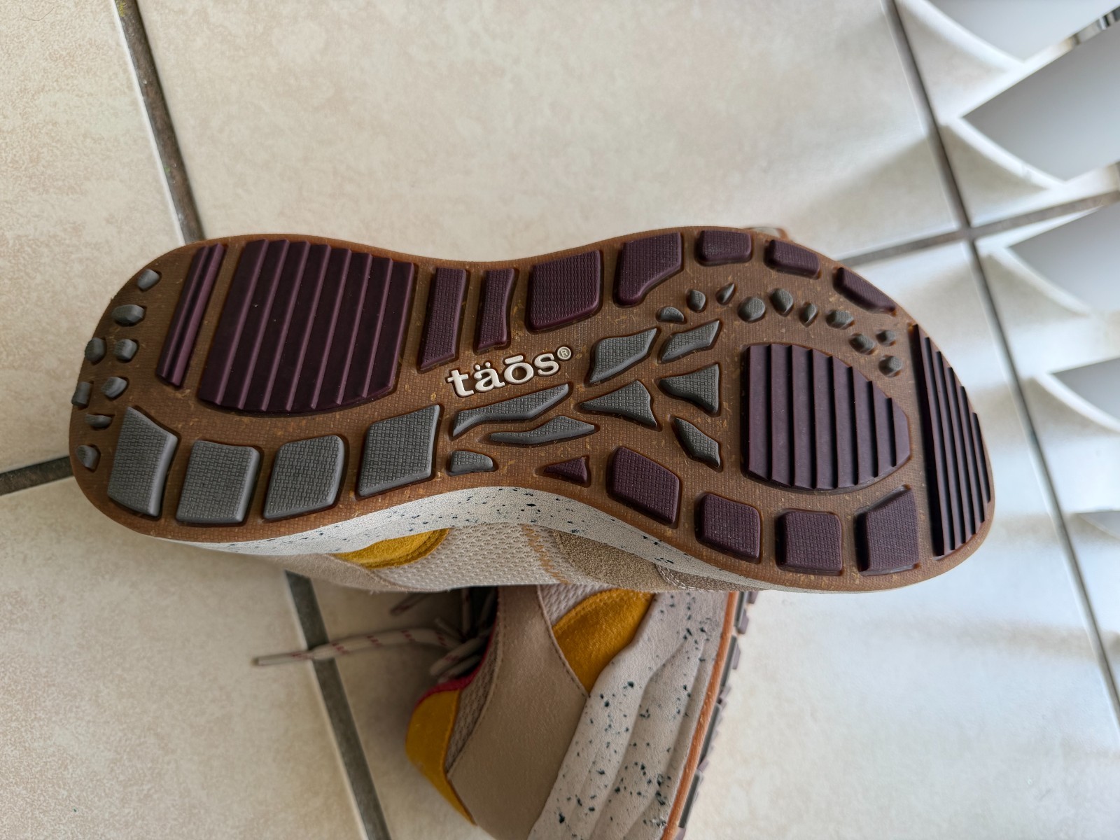 Taos Advance Women’s Comfort Sneakers Size 9.5 Desert Multi Suede Arch Support
