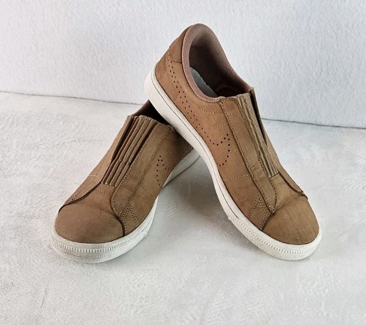 Vintage 2017 NIKE Tennis Classic Ease Shoes Women’s 7 Brown Sneakers 896504-200
