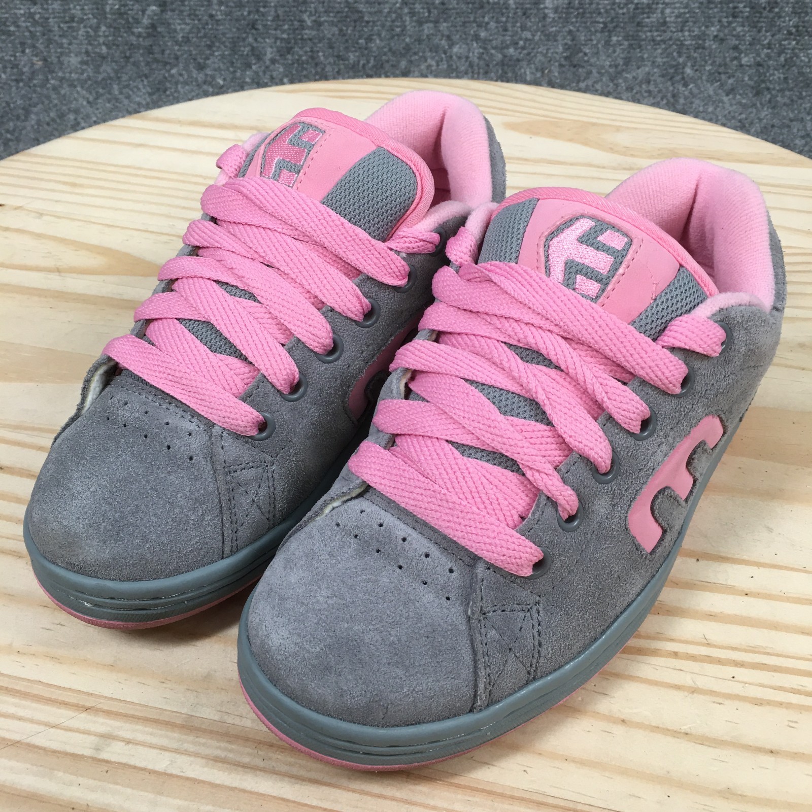 Etnies Callicut Shoes Womens 6 Skate Sneakers Lace Up Casual Suede Gray Pink