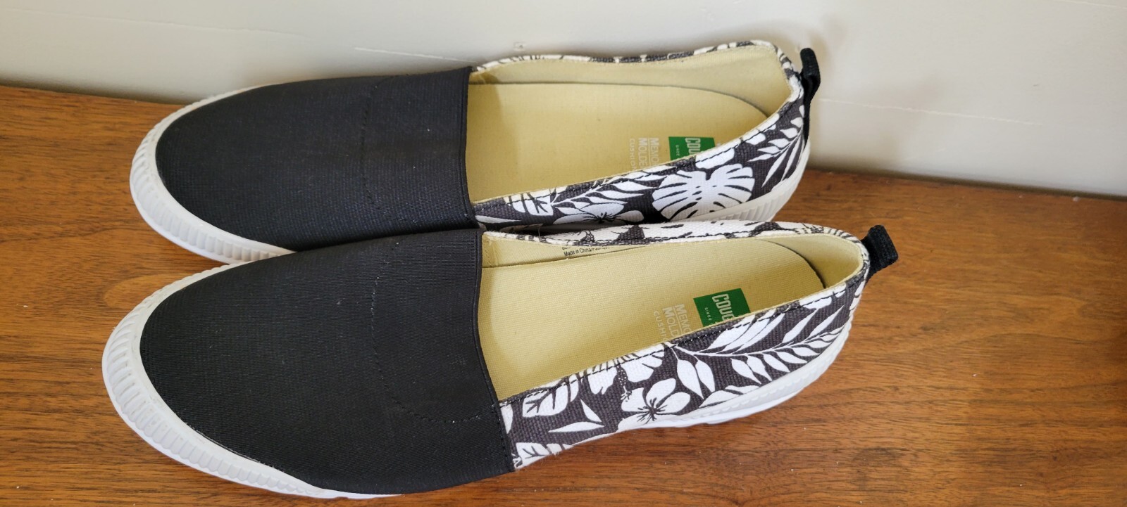 Cougar Sparkle Women’s Slip On Shoe sz 8.5 black white Loafers comfort