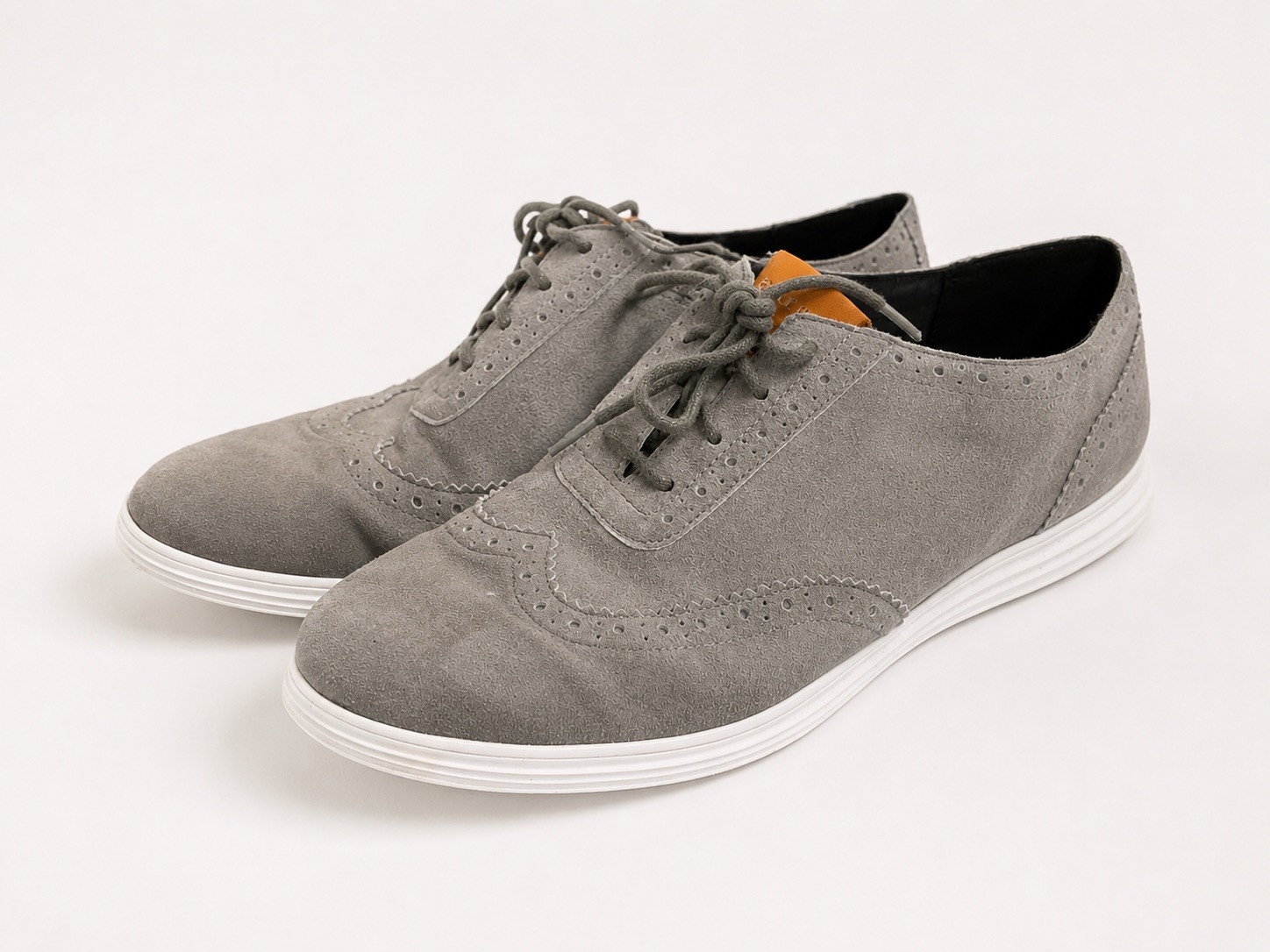 Cole Haan NEW Wingtip Oxfords, size 8.5B, gray suede w. white soles