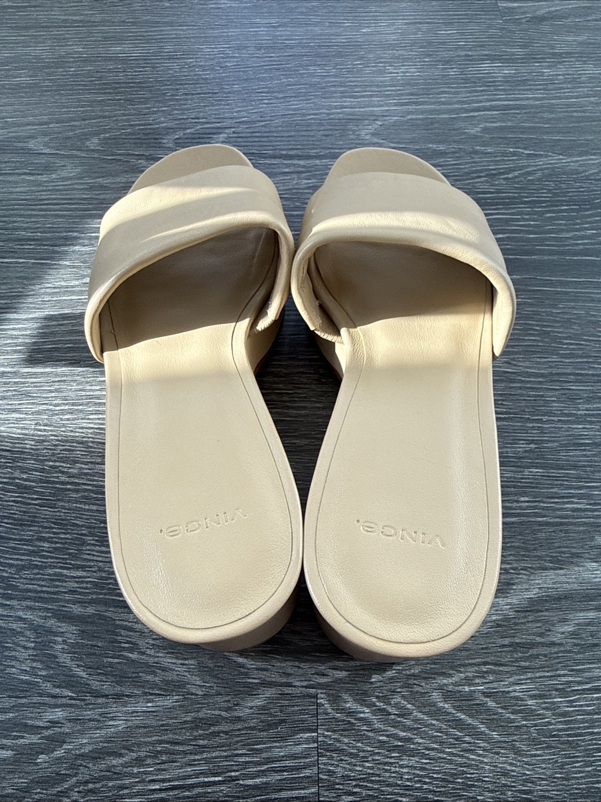 NWD $300 Vince Margo Leather Slip on Slide Sandals Color Blonde Tan Sz 7.5 M/38