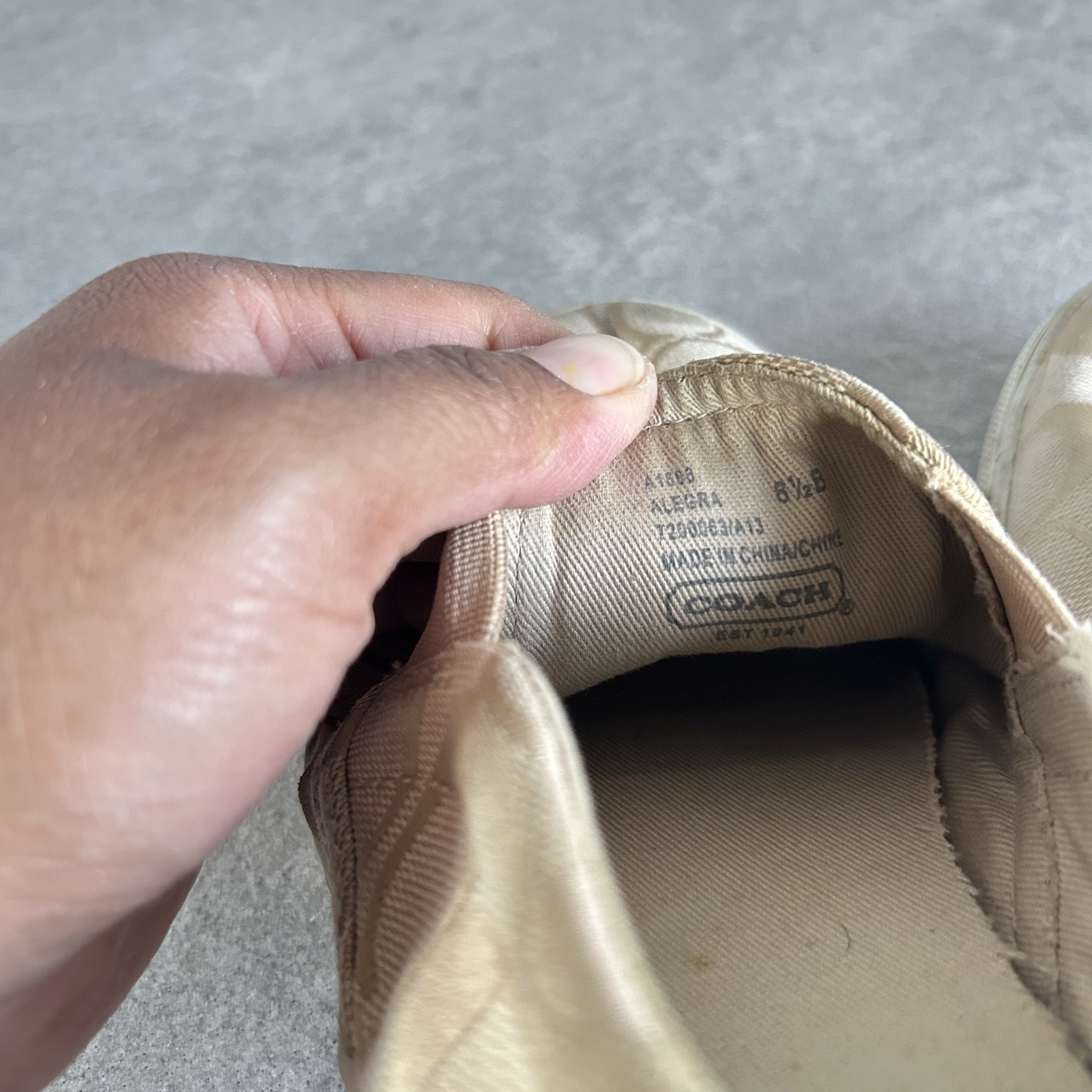 Coach Alegra Light Brown Signature Slip-On Sneaker Size Women’s 8.5US/39EU
