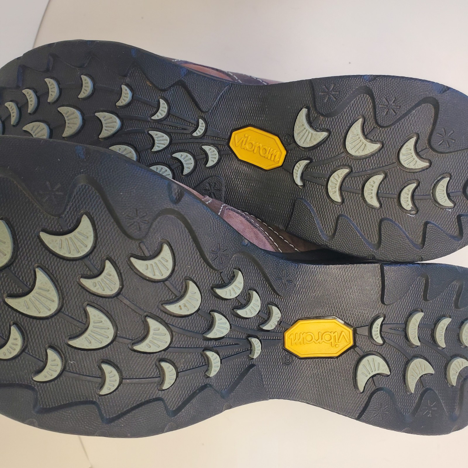 Ahnu Olivia Mary Jane Wedge Women’s Size 8 Brown Leather Slip-on Vibram Sole