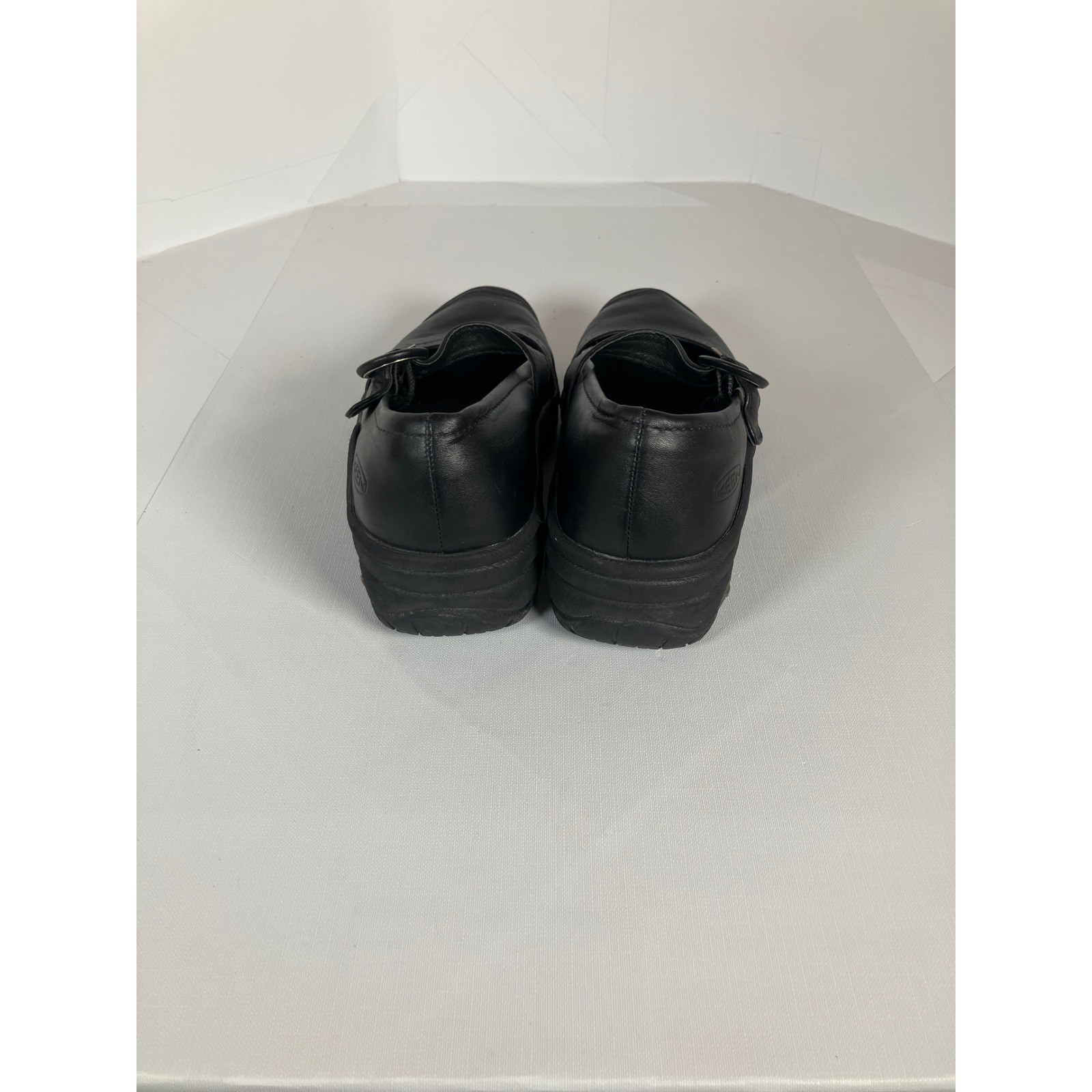 Keen Women 6 Black Leather Mary Jane Slip Resistant Work Shoes 5368-BLCK Cush