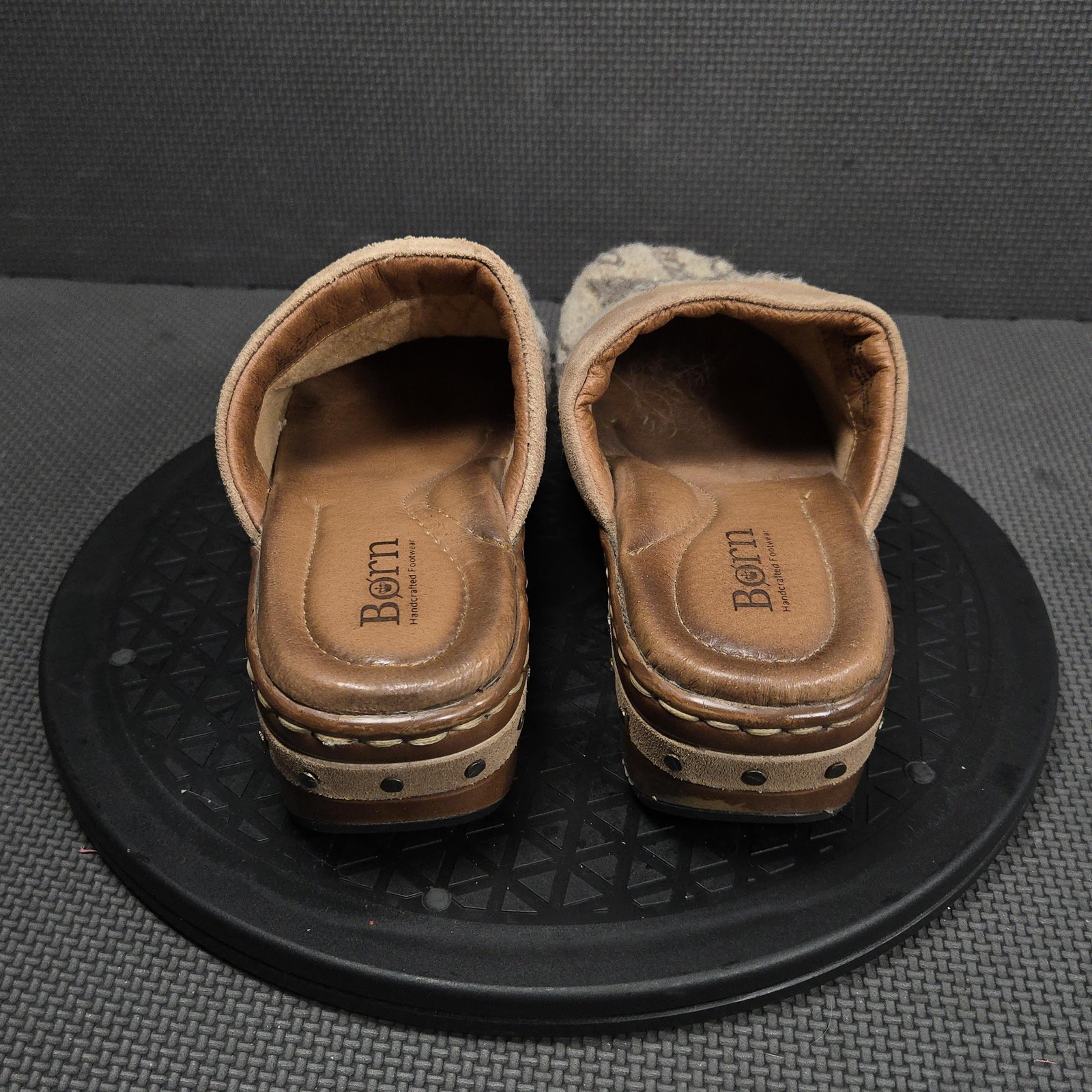 Born BR001017 Clog Shoes Womens Size 7 Beige Leather Slip On Comfort Casual
