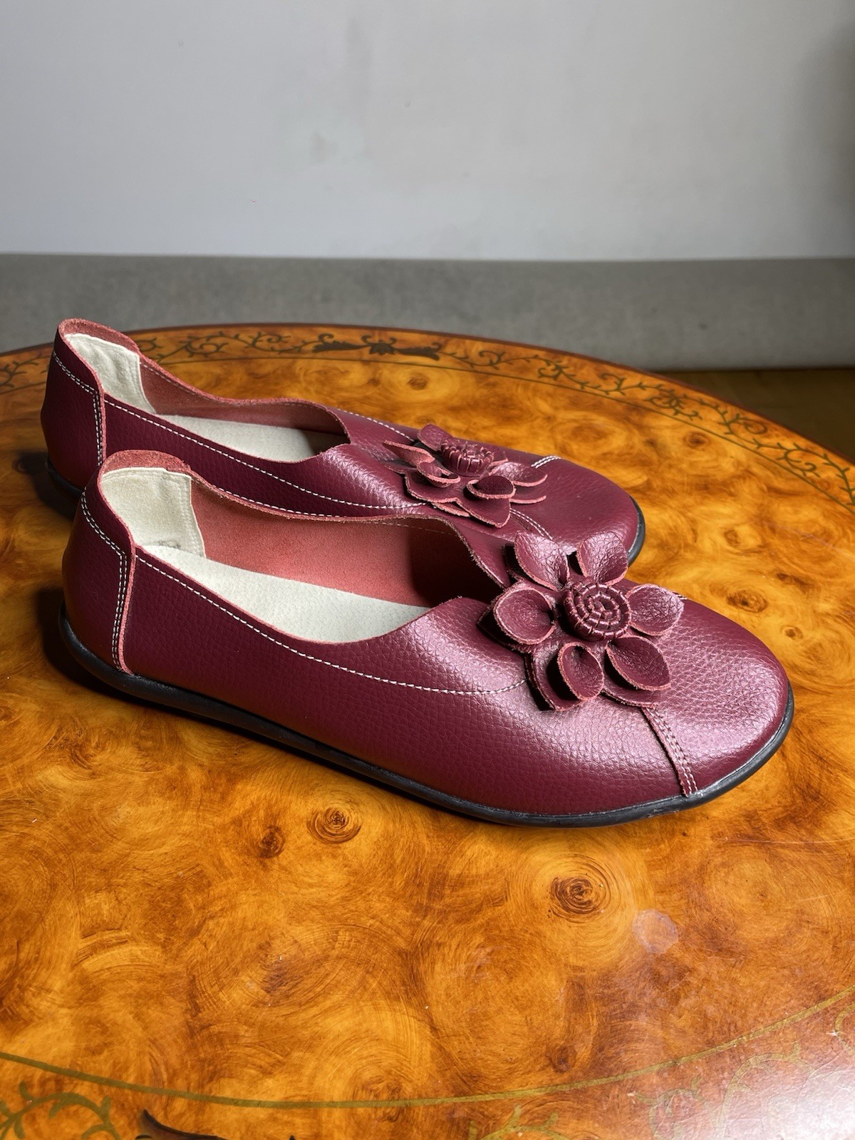 Women’s Burgundy Leather Slip-On Comfort Flat Flower Accent Round Toe 12.5